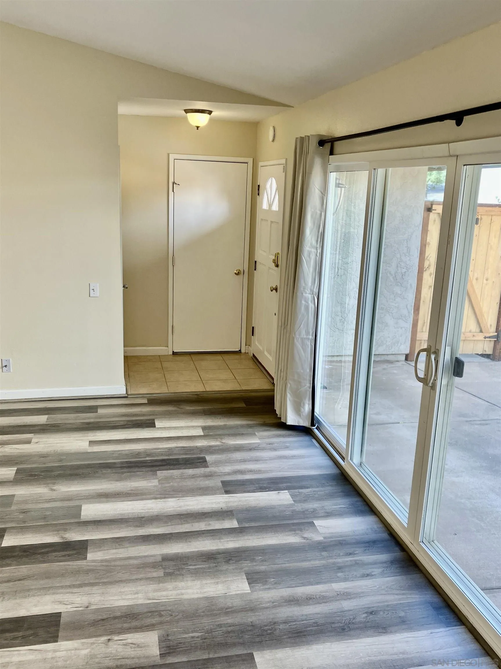 2158 Country Pl, Escondido, CA 92026 2158 Country Pl, Escondido, CA 92026
