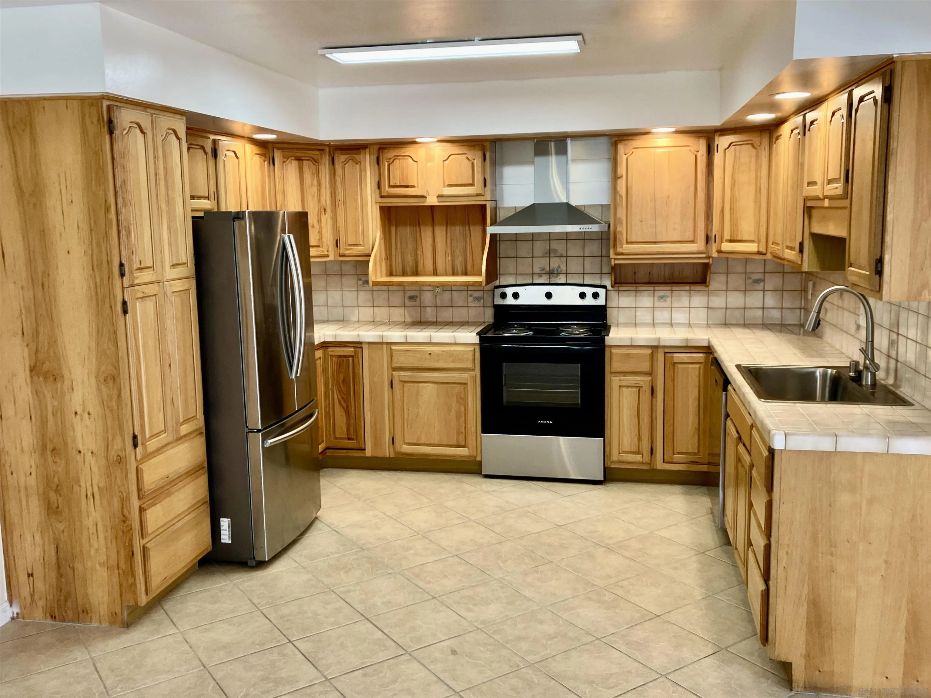 2158 Country Pl, Escondido, CA 92026 2158 Country Pl, Escondido, CA 92026
