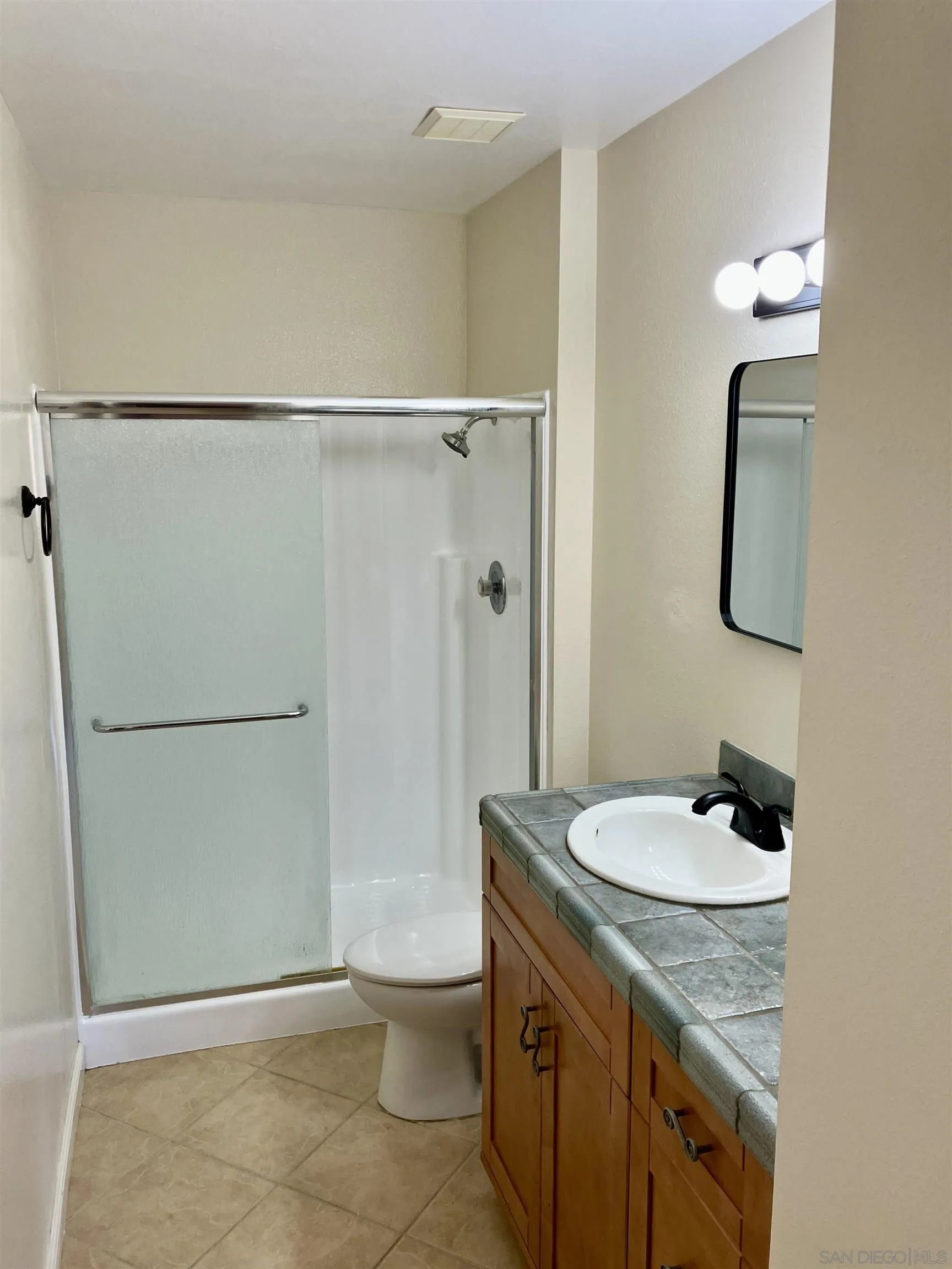 2158 Country Pl, Escondido, CA 92026 2158 Country Pl, Escondido, CA 92026