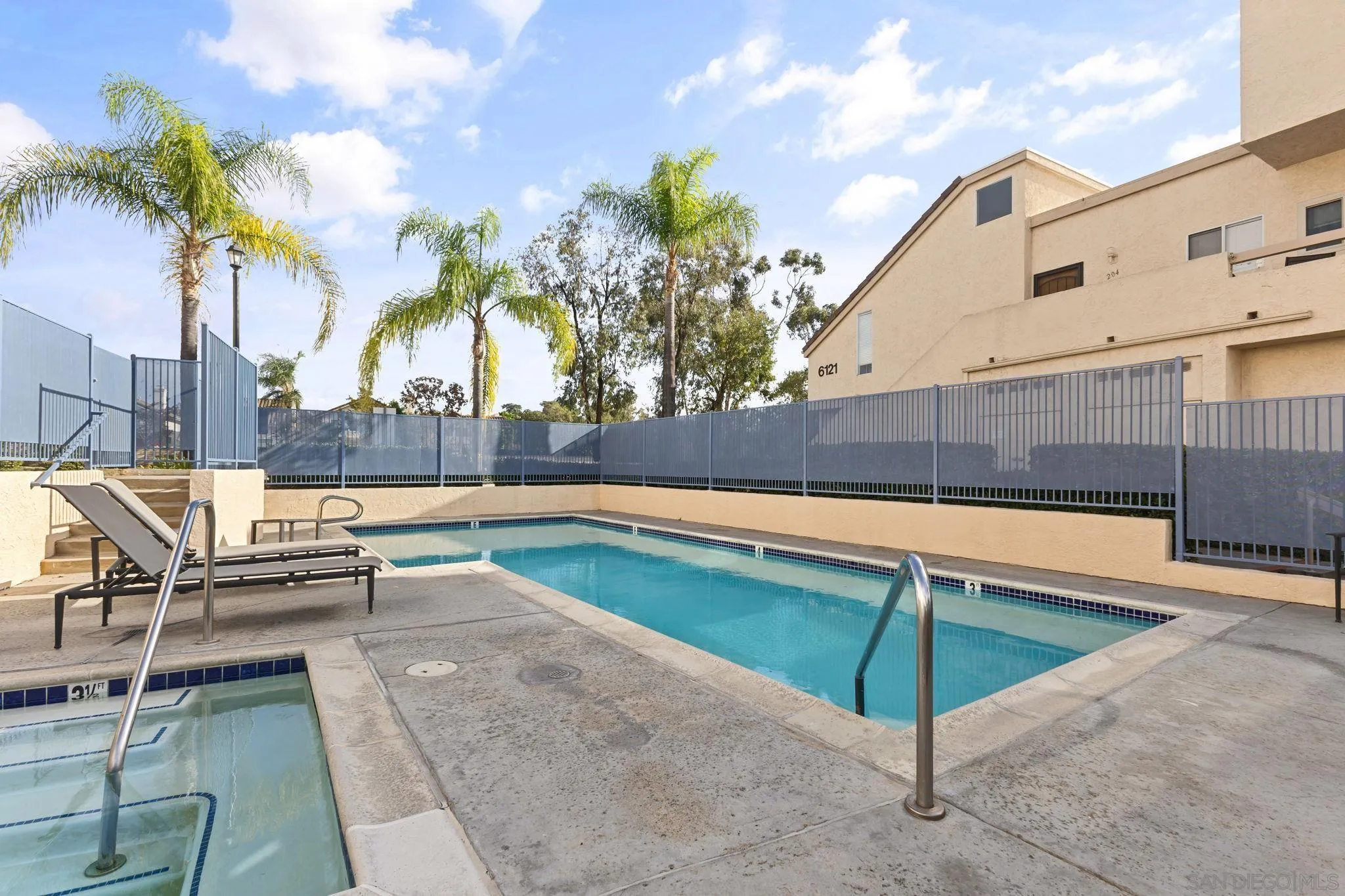 6161 Calle Mariselda, #409, San Diego, CA 92124 Villaricca Community has a pool and hot tub!