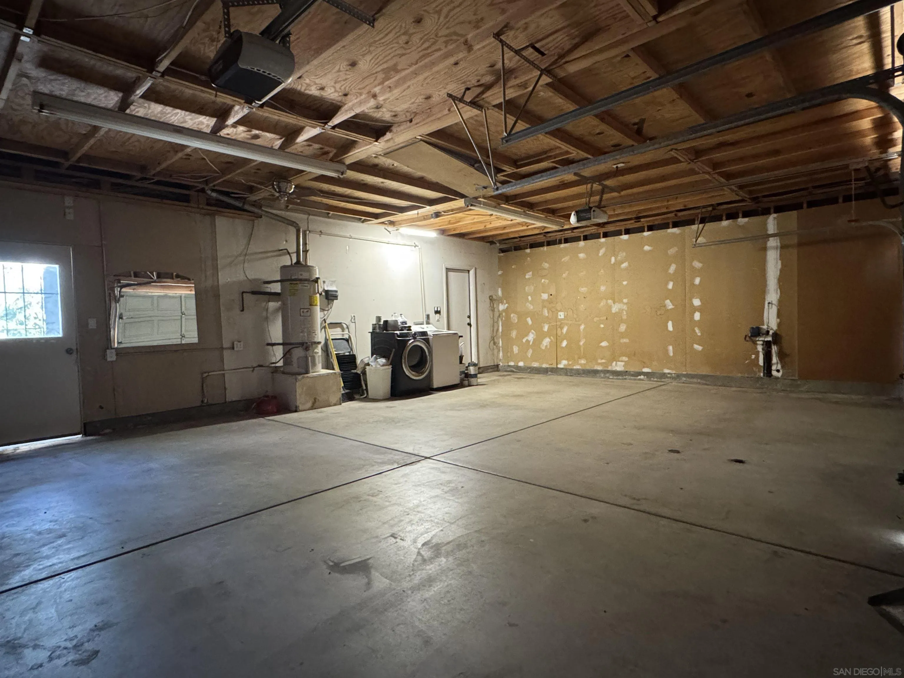 2934 Manzanita View Rd, Alpine, CA 91901 3 car garage with storage in the rafters.