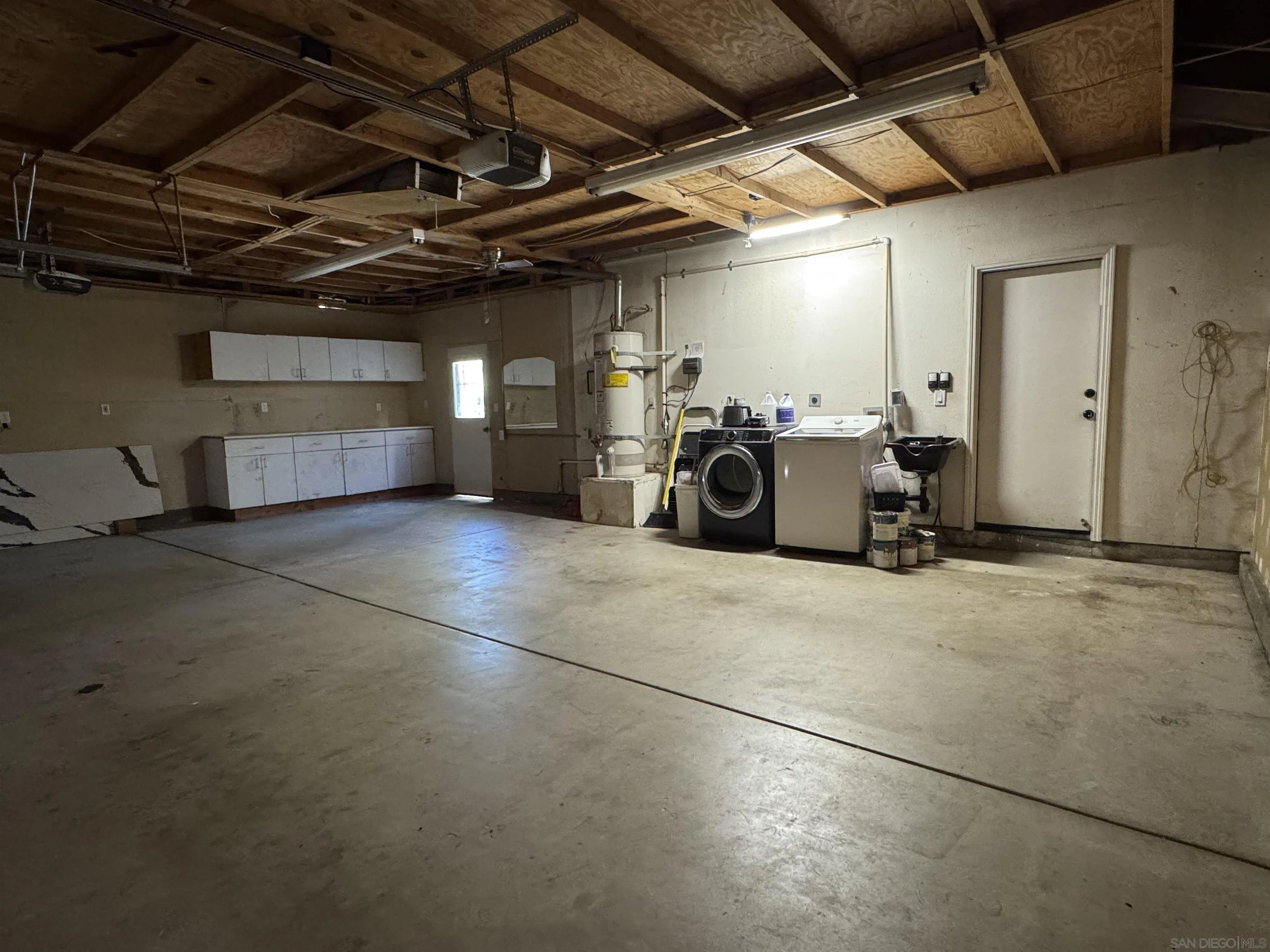 2934 Manzanita View Rd, Alpine, CA 91901 2 separate doors with door openers and aluminum doors.
