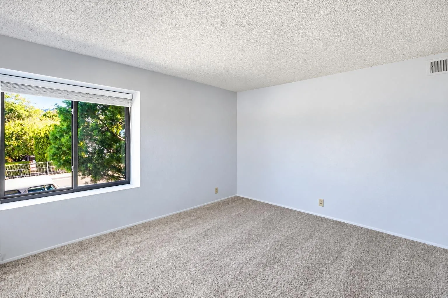 https://cdn.realtyfeed.com/cdn/127/260025562/2007a18e176ae7976950aba08deb3f22.webp