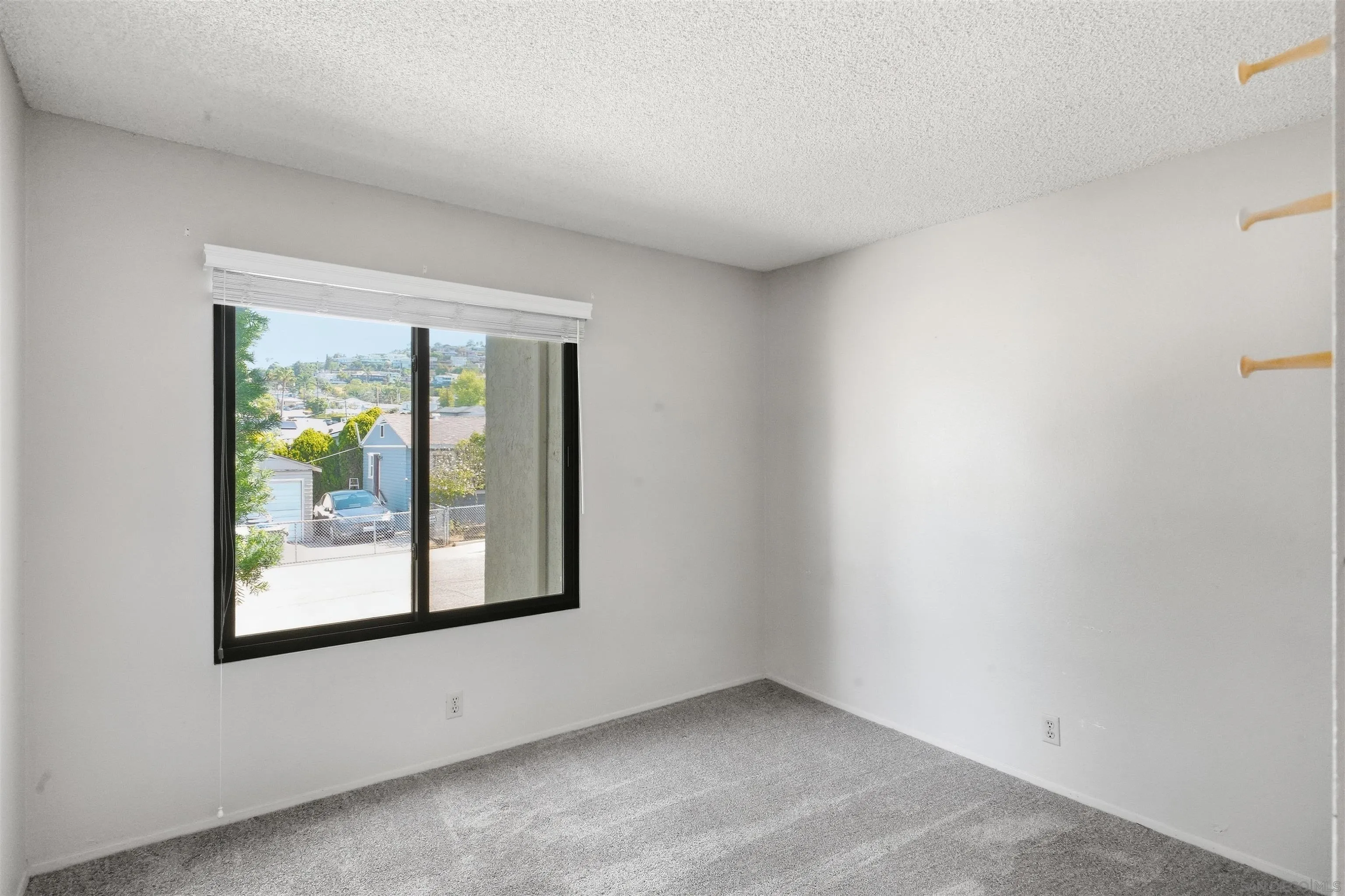 https://cdn.realtyfeed.com/cdn/127/260025562/40221c1948cb165cca035220db9fb38b.webp