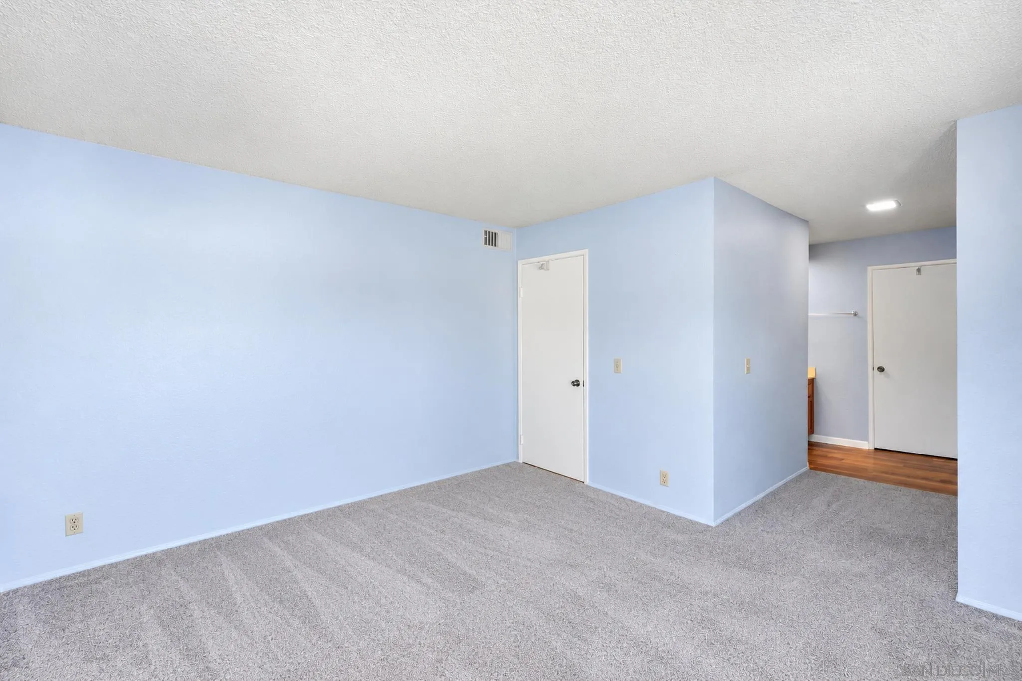 https://cdn.realtyfeed.com/cdn/127/260025562/594a16be1f8caeb9e63b835c607a5b8a.webp