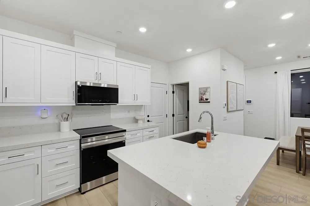 2174 Tributary Dr, #2, Chula Vista, CA 91913 2174 Tributary Dr, #2, Chula Vista, CA 91913