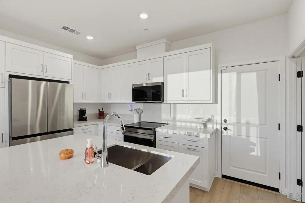 2174 Tributary Dr, #2, Chula Vista, CA 91913 2174 Tributary Dr, #2, Chula Vista, CA 91913