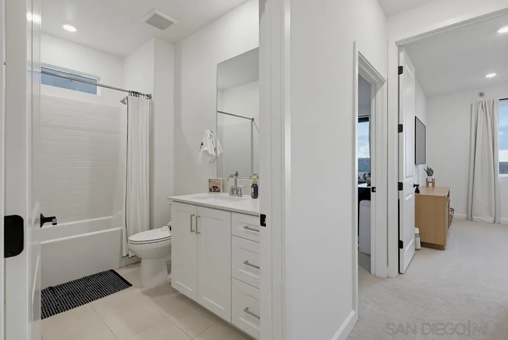 2174 Tributary Dr, #2, Chula Vista, CA 91913 2174 Tributary Dr, #2, Chula Vista, CA 91913