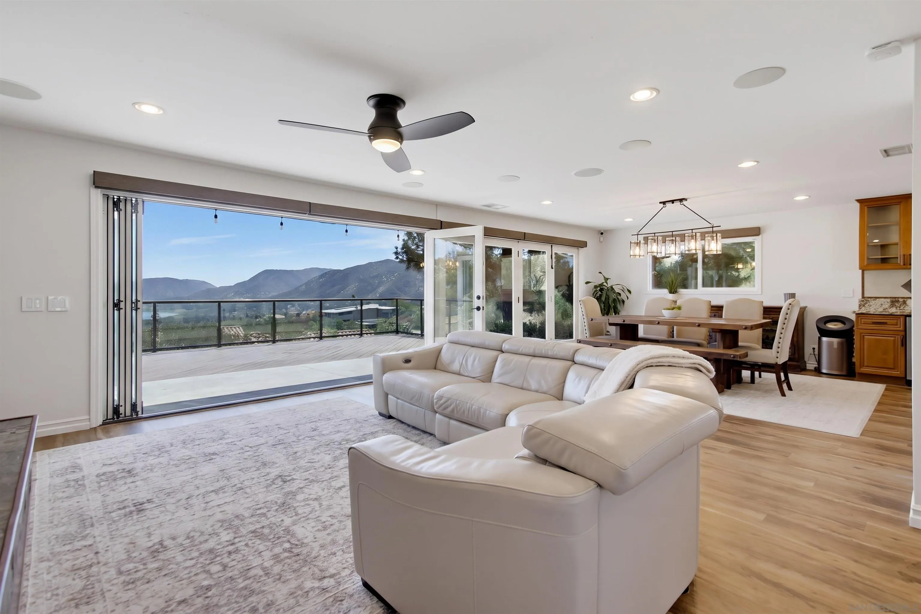 https://cdn.realtyfeed.com/cdn/127/260025569/4b5e77de4f51bb1fb3a908b85f288d70.webp