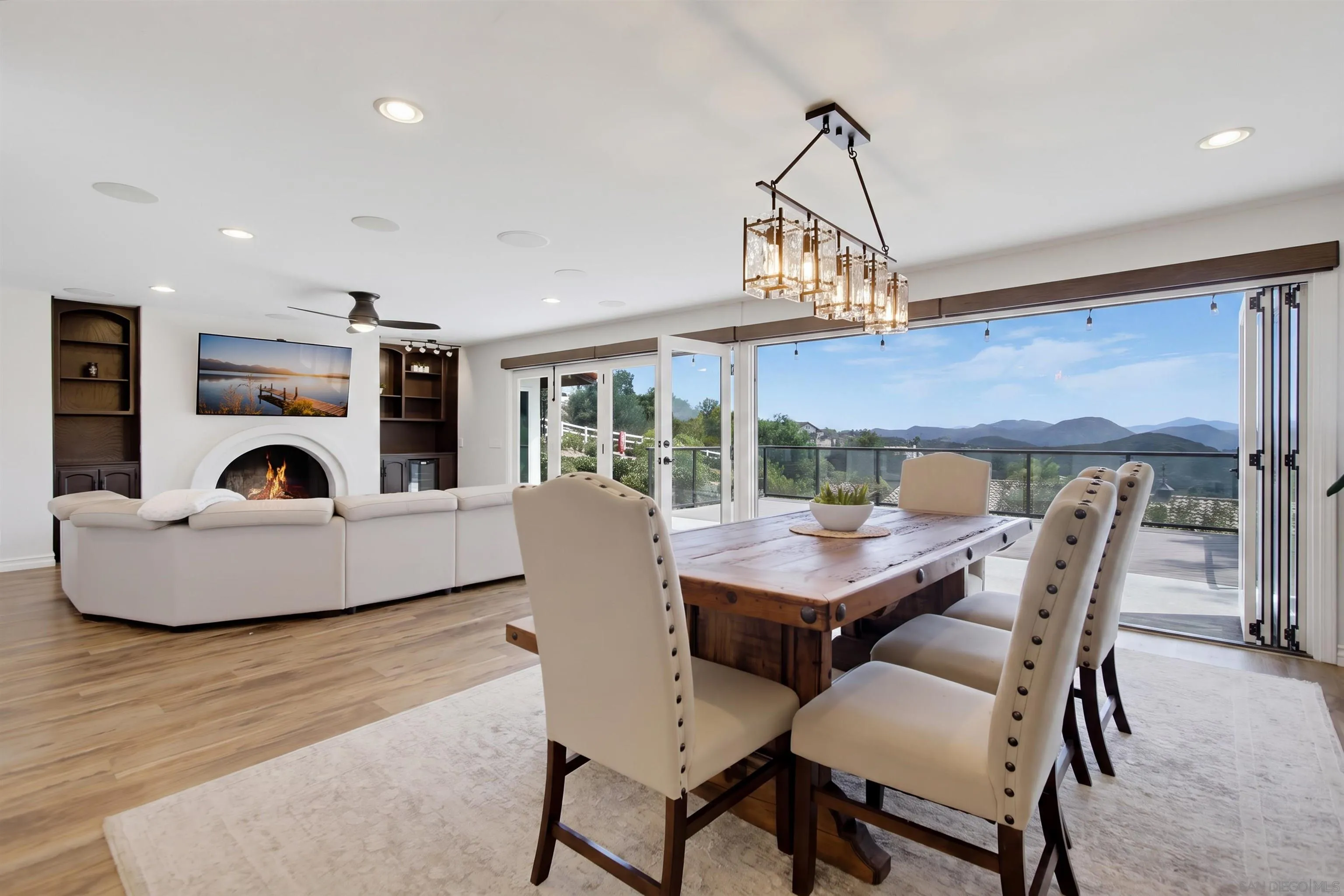 https://cdn.realtyfeed.com/cdn/127/260025569/8c4c1573b4e4865b1cf4df9c7d1f1bb9.webp