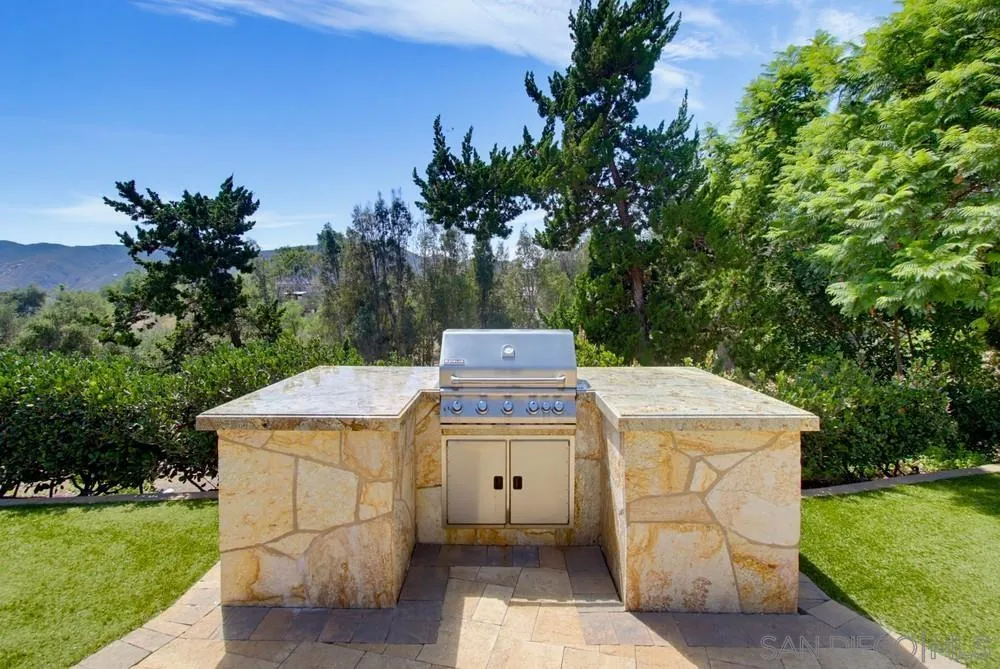 https://cdn.realtyfeed.com/cdn/127/260025569/fec92c1a977e67b2b208fb558e48fc5d.webp