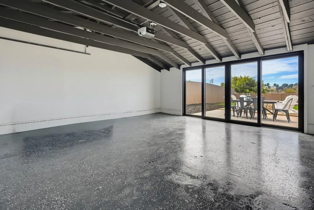 https://cdn.realtyfeed.com/cdn/127/260025573/e73cee3debdacef87ee2640e7ef4b6a6.webp