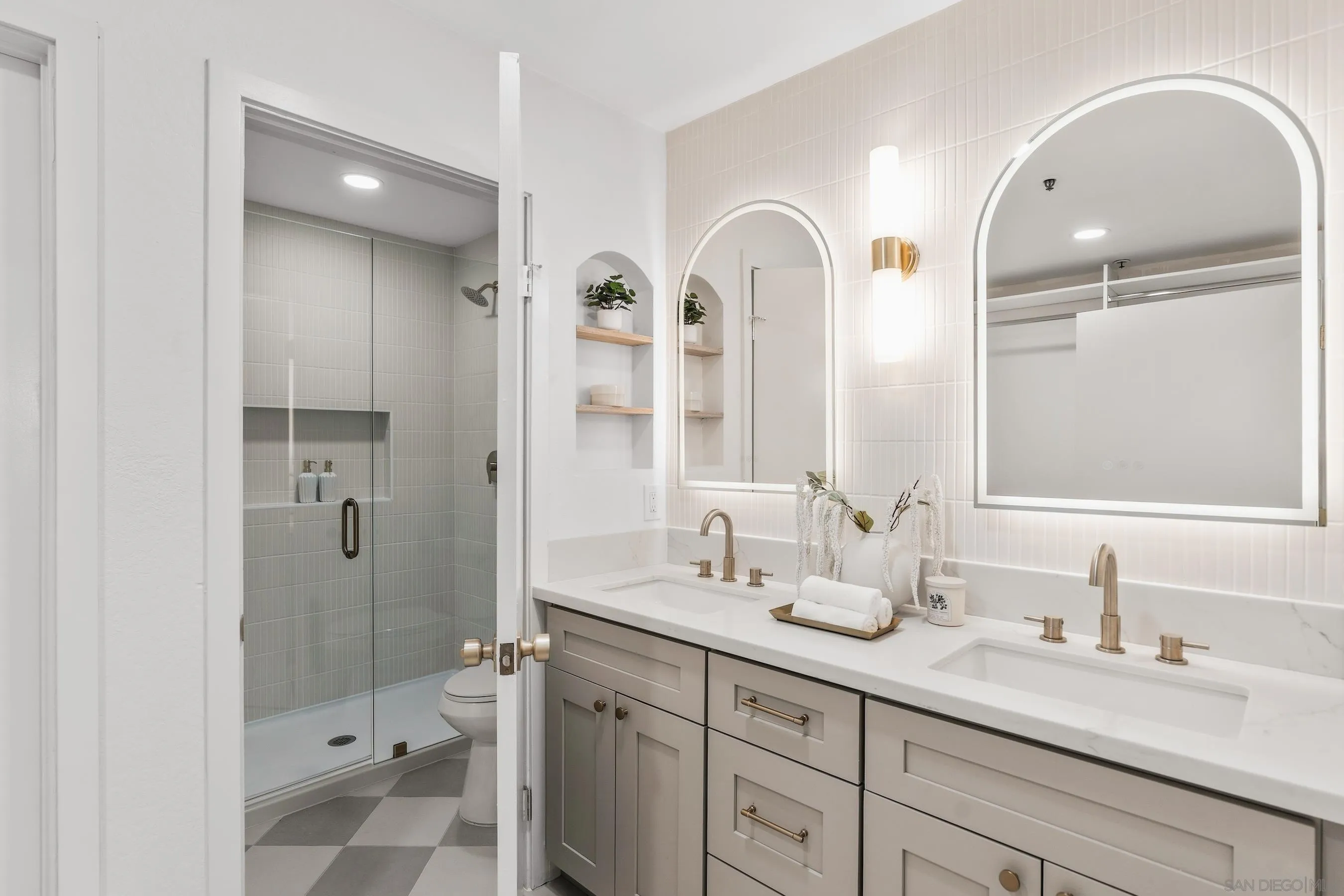 https://cdn.realtyfeed.com/cdn/127/260025585/43201939e4267d3216627ea879ee8f01.webp