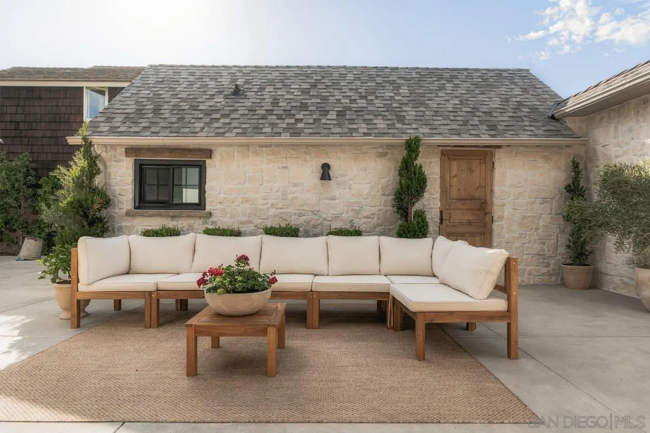 351 Fern Glen, La Jolla, CA 92037