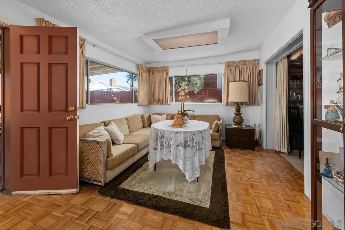 https://cdn.realtyfeed.com/cdn/127/260025611/e43da4b0f418155b286ba27956bfe5ec.webp