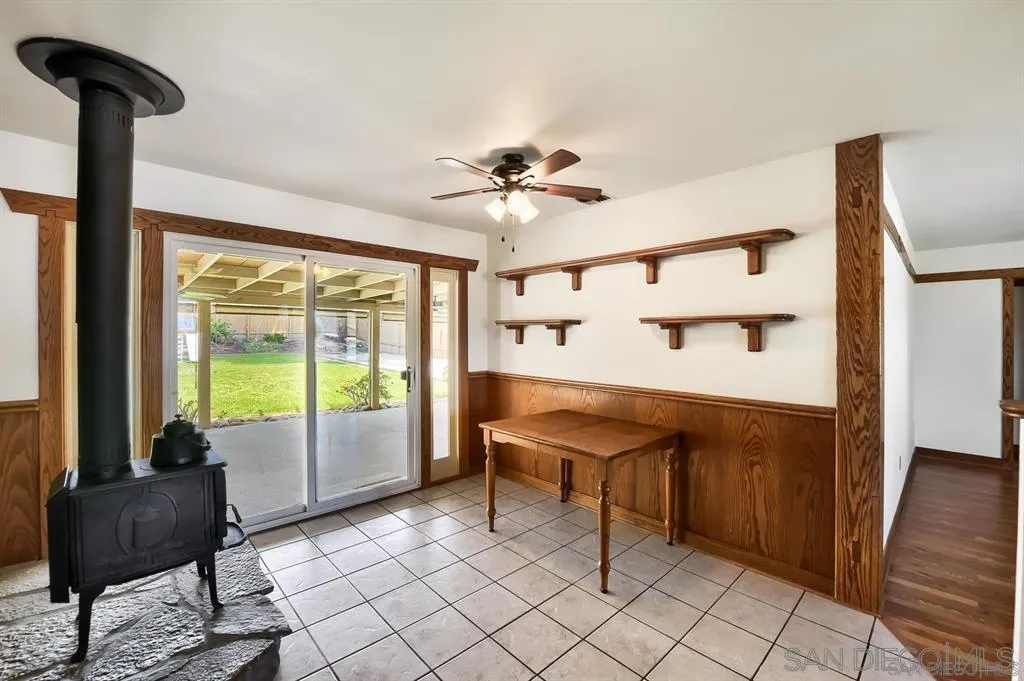 https://cdn.realtyfeed.com/cdn/127/260025612/1f2cfc9ecab1719f540b10d751858dad.webp
