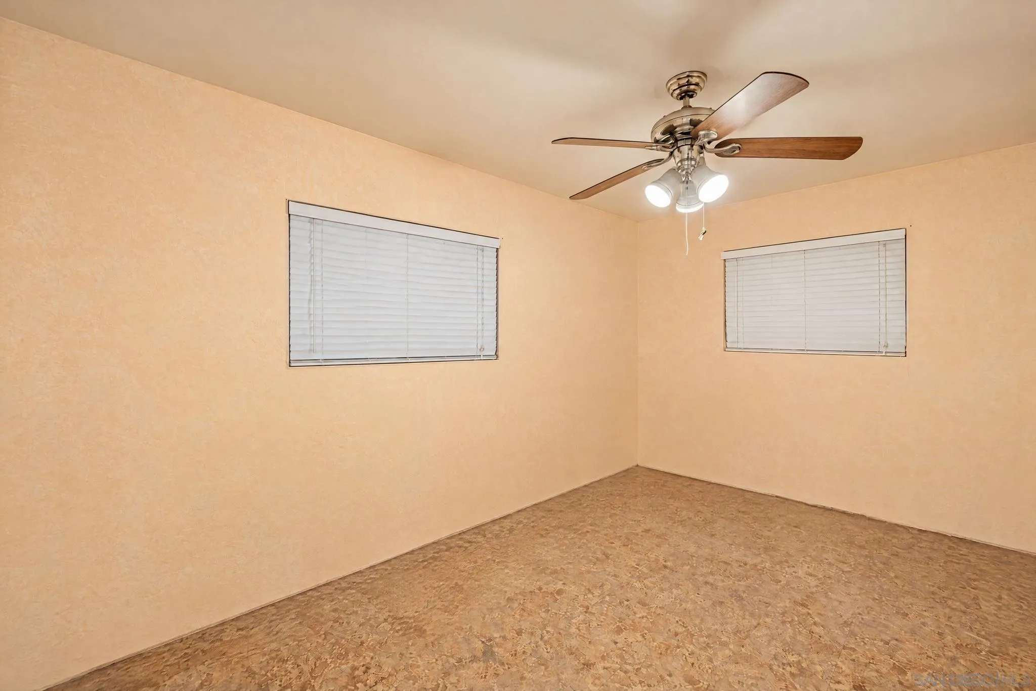 https://cdn.realtyfeed.com/cdn/127/260025614/0c37cddf62e03b25ad11bfeed1c83056.webp
