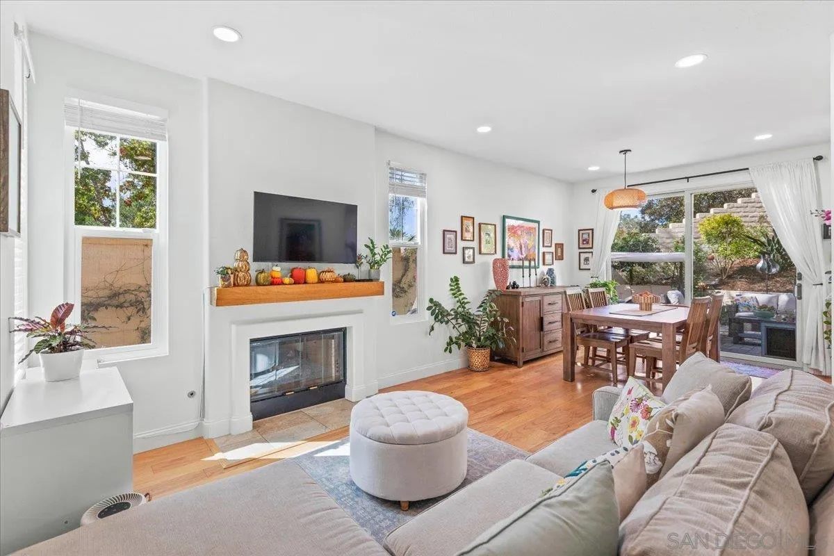 12790 Via Nieve, San Diego, CA 92130 12790 Via Nieve, San Diego, CA 92130