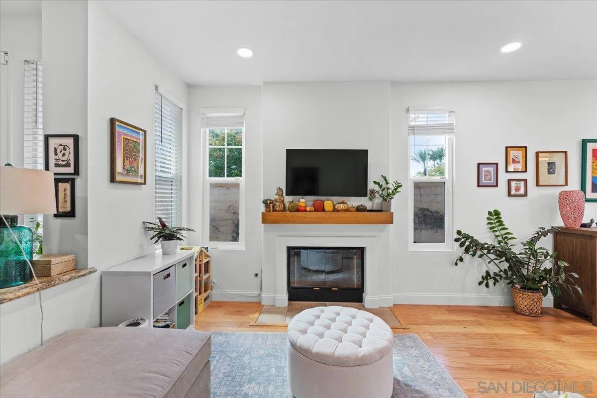 12790 Via Nieve, San Diego, CA 92130 12790 Via Nieve, San Diego, CA 92130