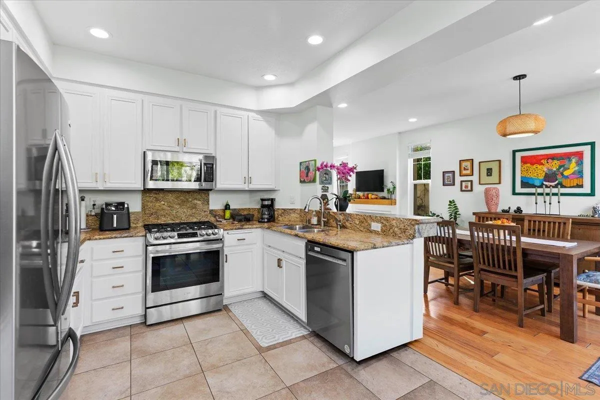 12790 Via Nieve, San Diego, CA 92130 12790 Via Nieve, San Diego, CA 92130