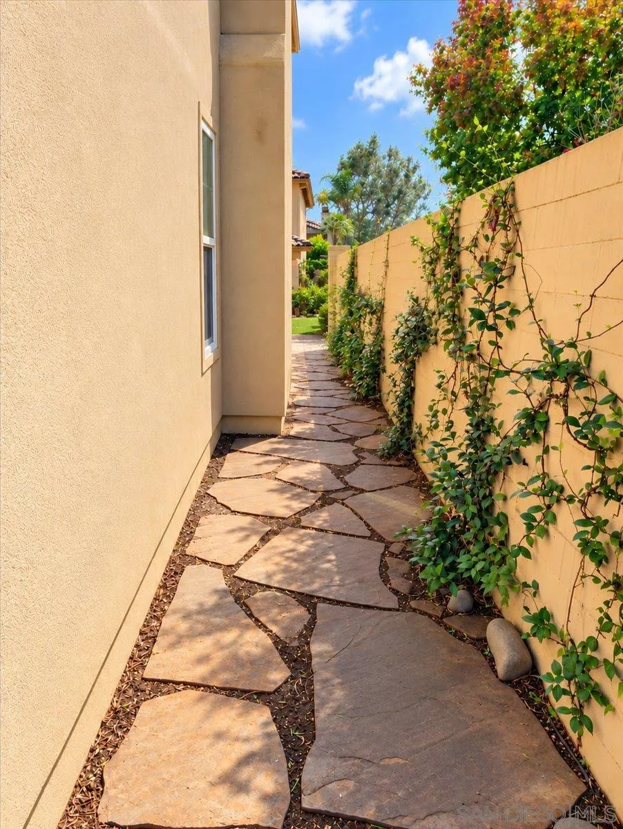 12790 Via Nieve, San Diego, CA 92130 12790 Via Nieve, San Diego, CA 92130