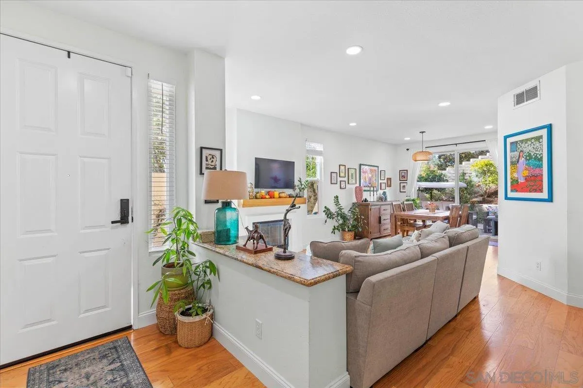 12790 Via Nieve, San Diego, CA 92130 12790 Via Nieve, San Diego, CA 92130