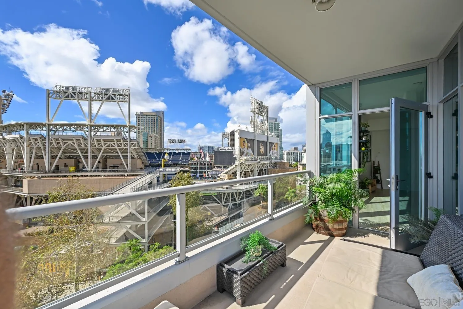 253 10Th, #825, San Diego, CA 92101 253 10Th, #825, San Diego, CA 92101