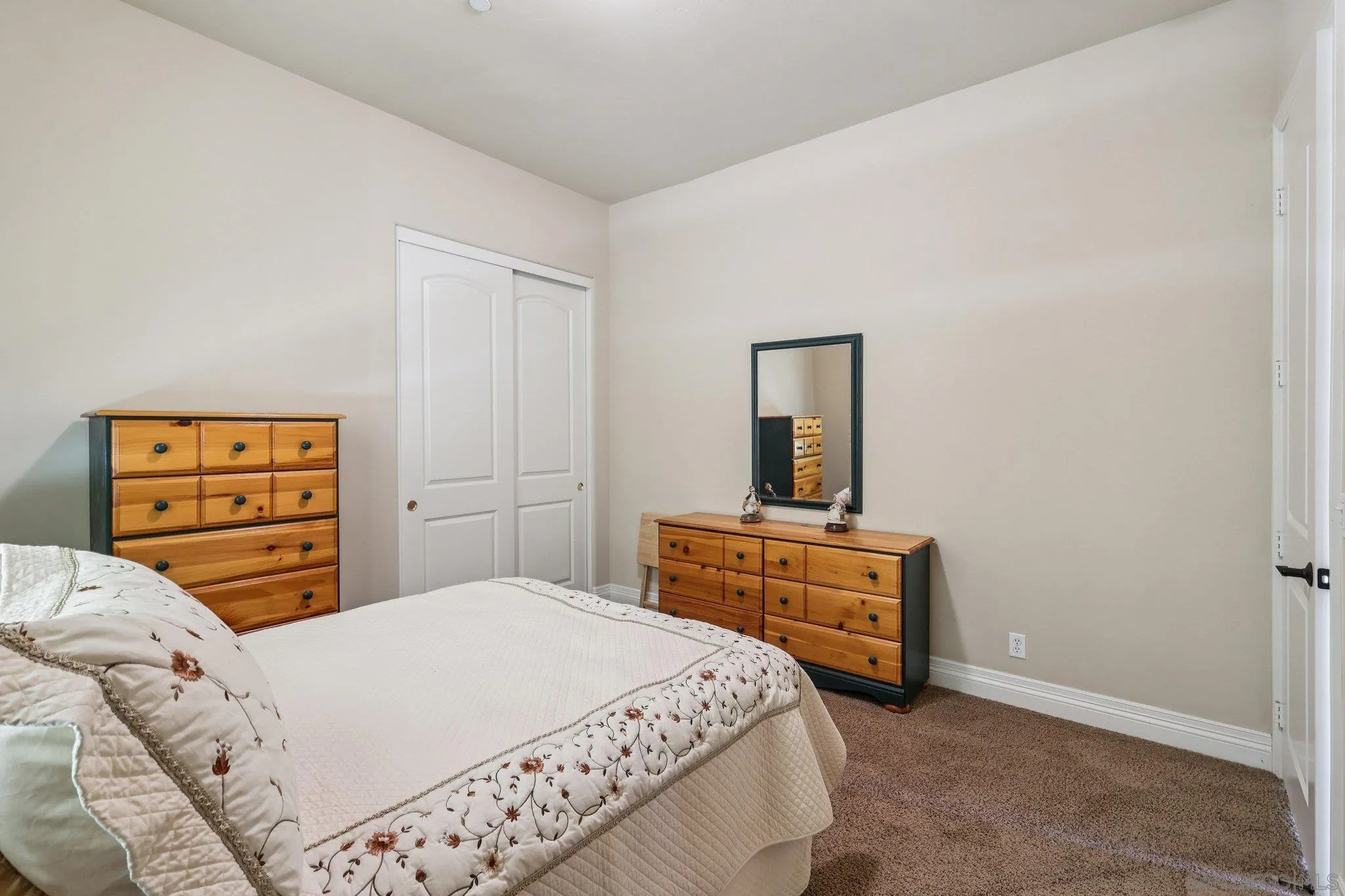 https://cdn.realtyfeed.com/cdn/127/260025624/339499899ff5523ef170260b9f5a5cfb.webp
