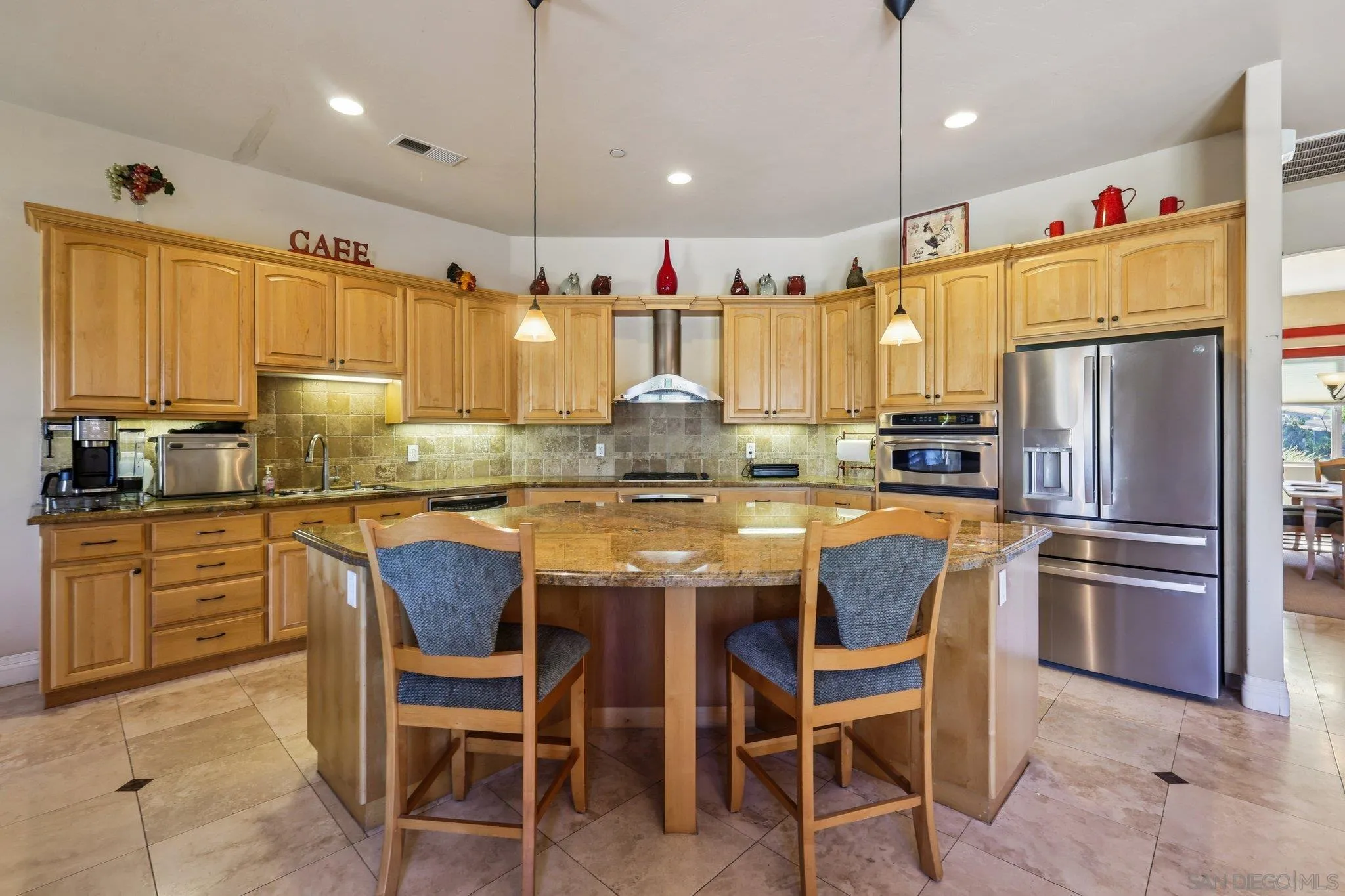 https://cdn.realtyfeed.com/cdn/127/260025624/7bd0bfd4dfe8186a6fdf323e3e0c4cd6.webp