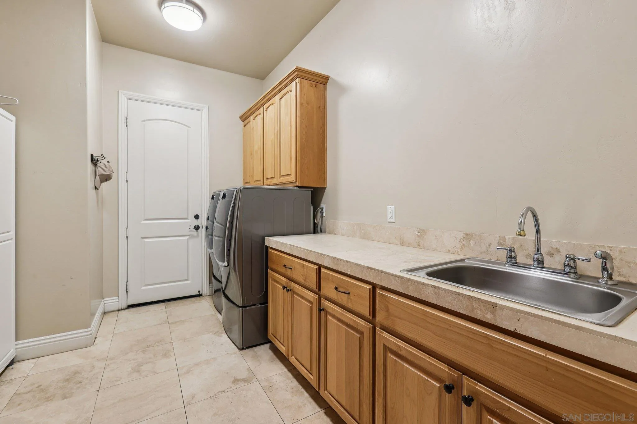 https://cdn.realtyfeed.com/cdn/127/260025624/8efe862c0f144932d585fedfab7b9bb5.webp