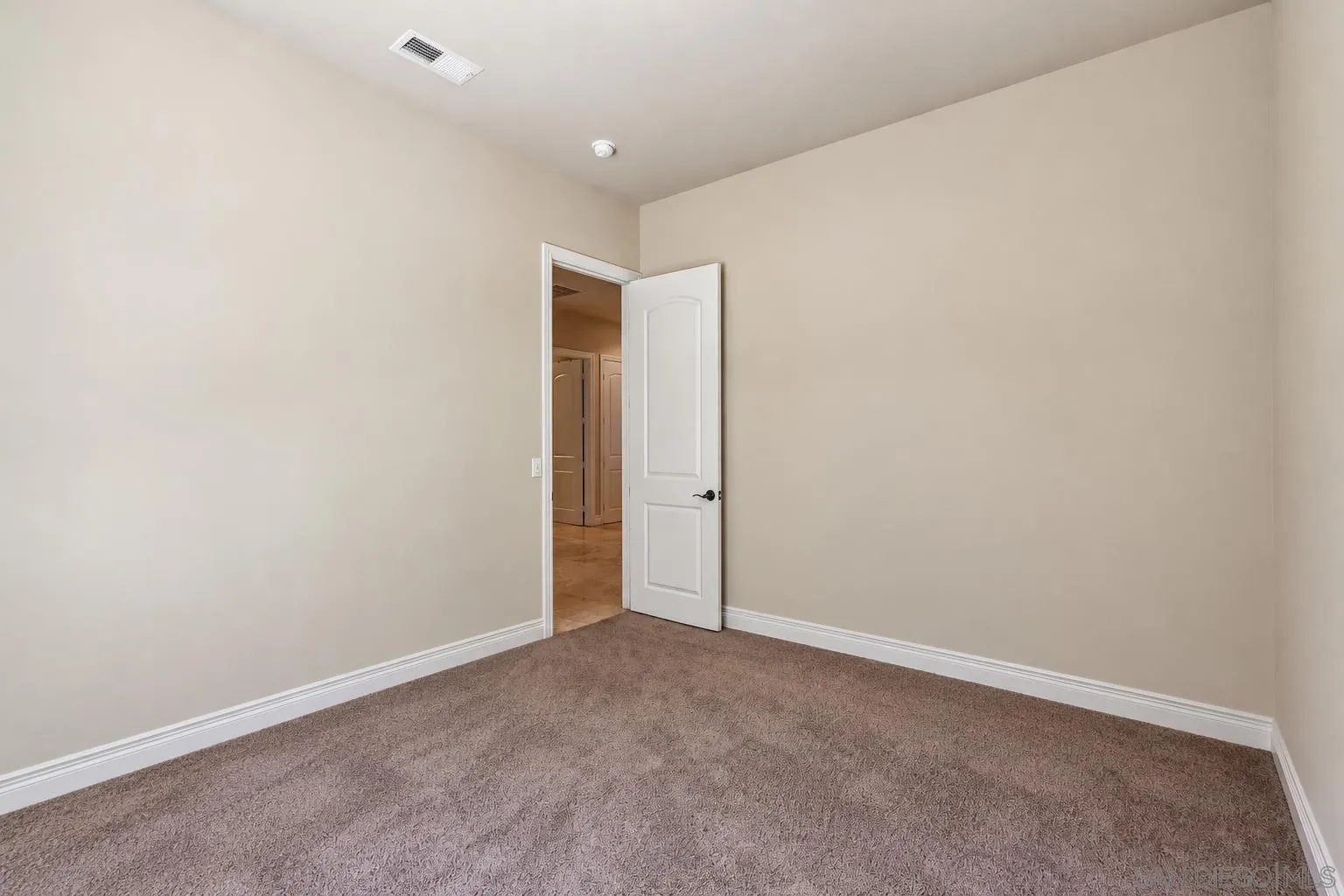 https://cdn.realtyfeed.com/cdn/127/260025624/952e88999e2e3bba63b4df38b49bb602.webp