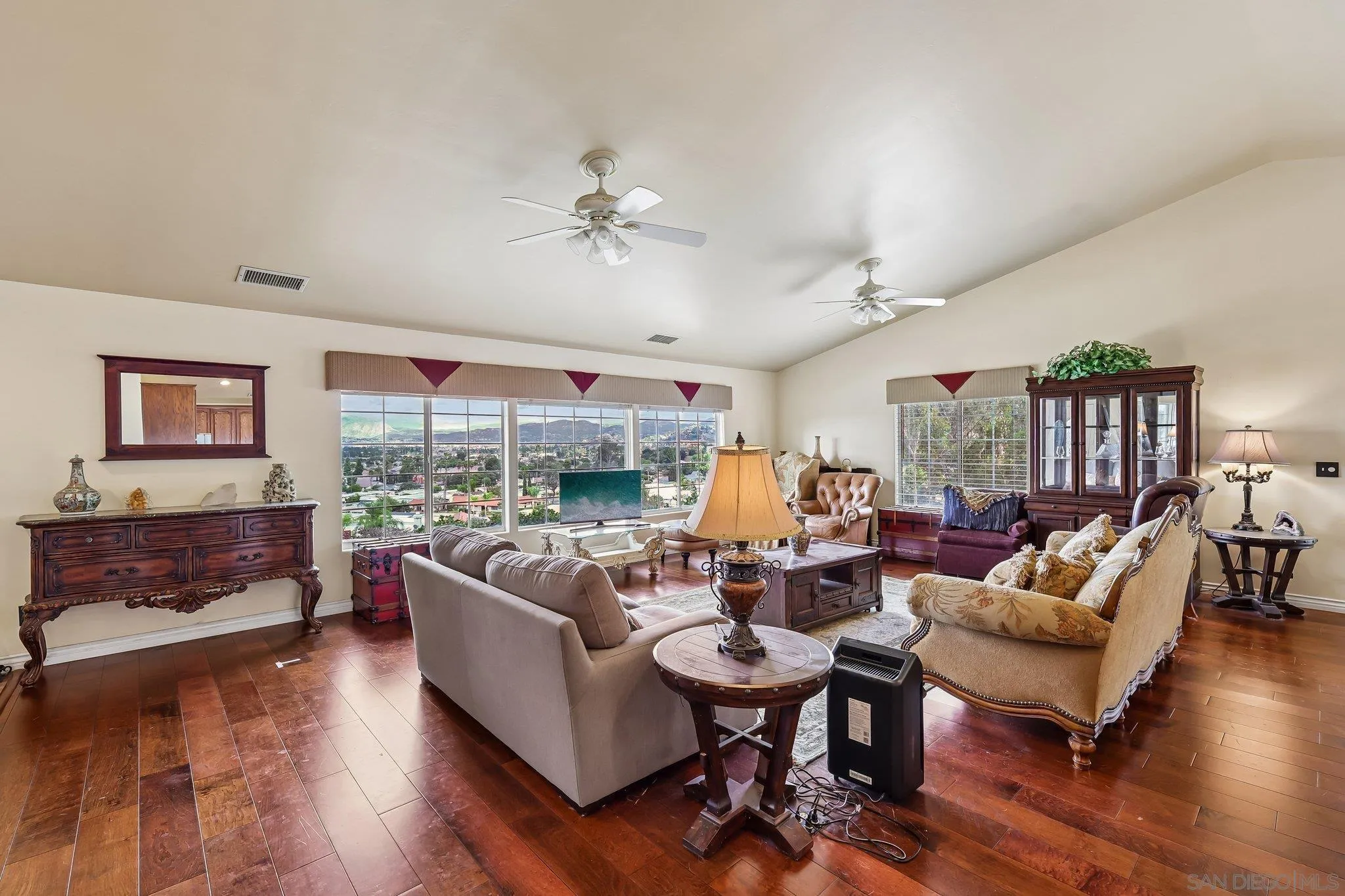 1133 Emerald Heights, El Cajon, CA 92020