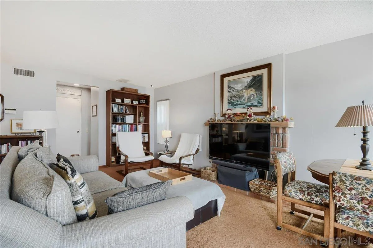 https://cdn.realtyfeed.com/cdn/127/260025629/1ede44d84938603752d0c0eb7abfb1f6.webp