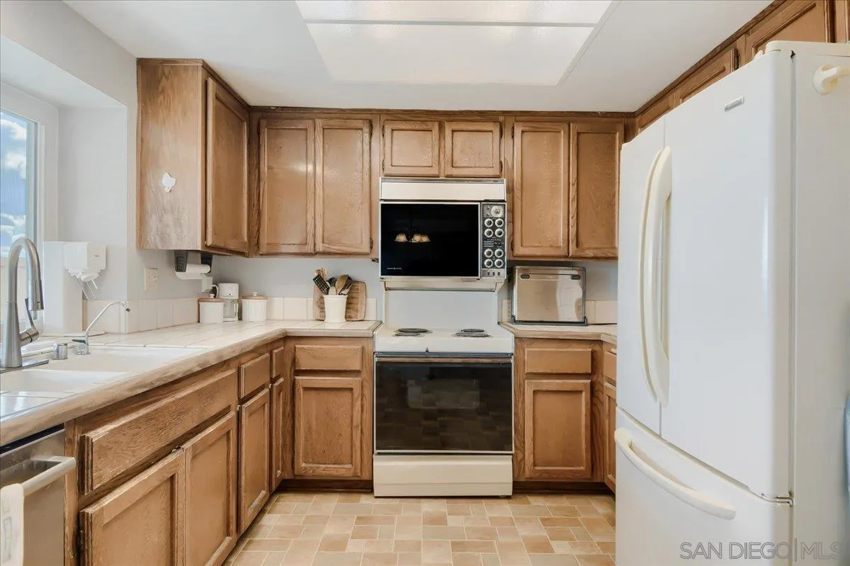 https://cdn.realtyfeed.com/cdn/127/260025629/433fc5514d1f388f01702c39845be787.webp