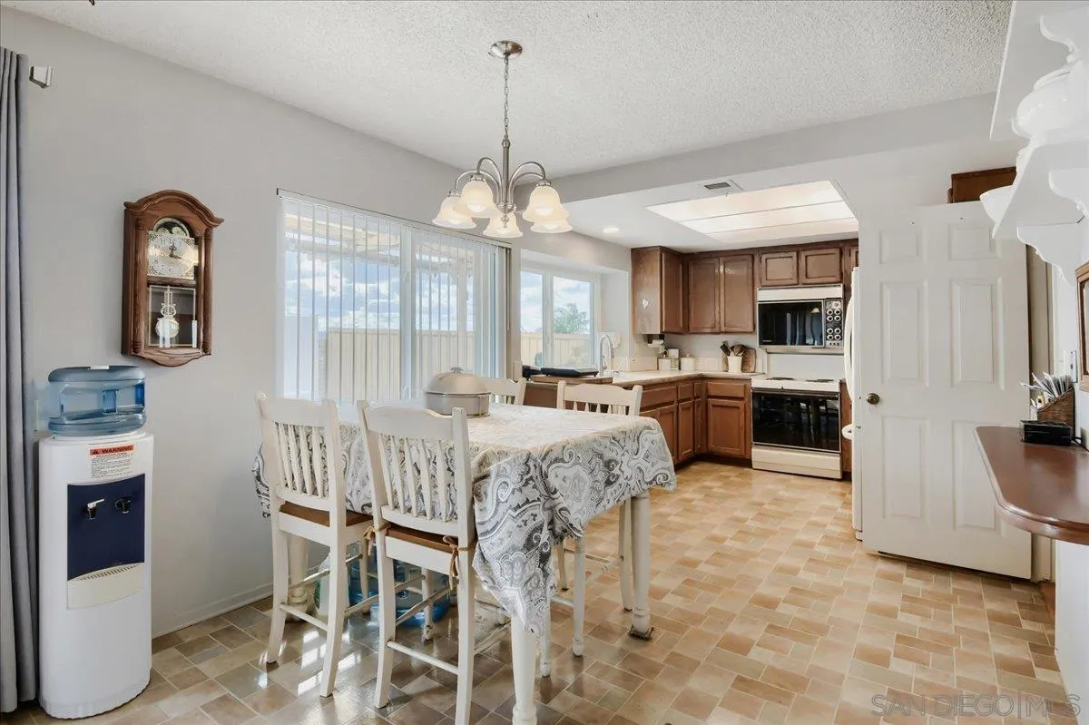 https://cdn.realtyfeed.com/cdn/127/260025629/70fb63300a963f0410504c75a2b79053.webp