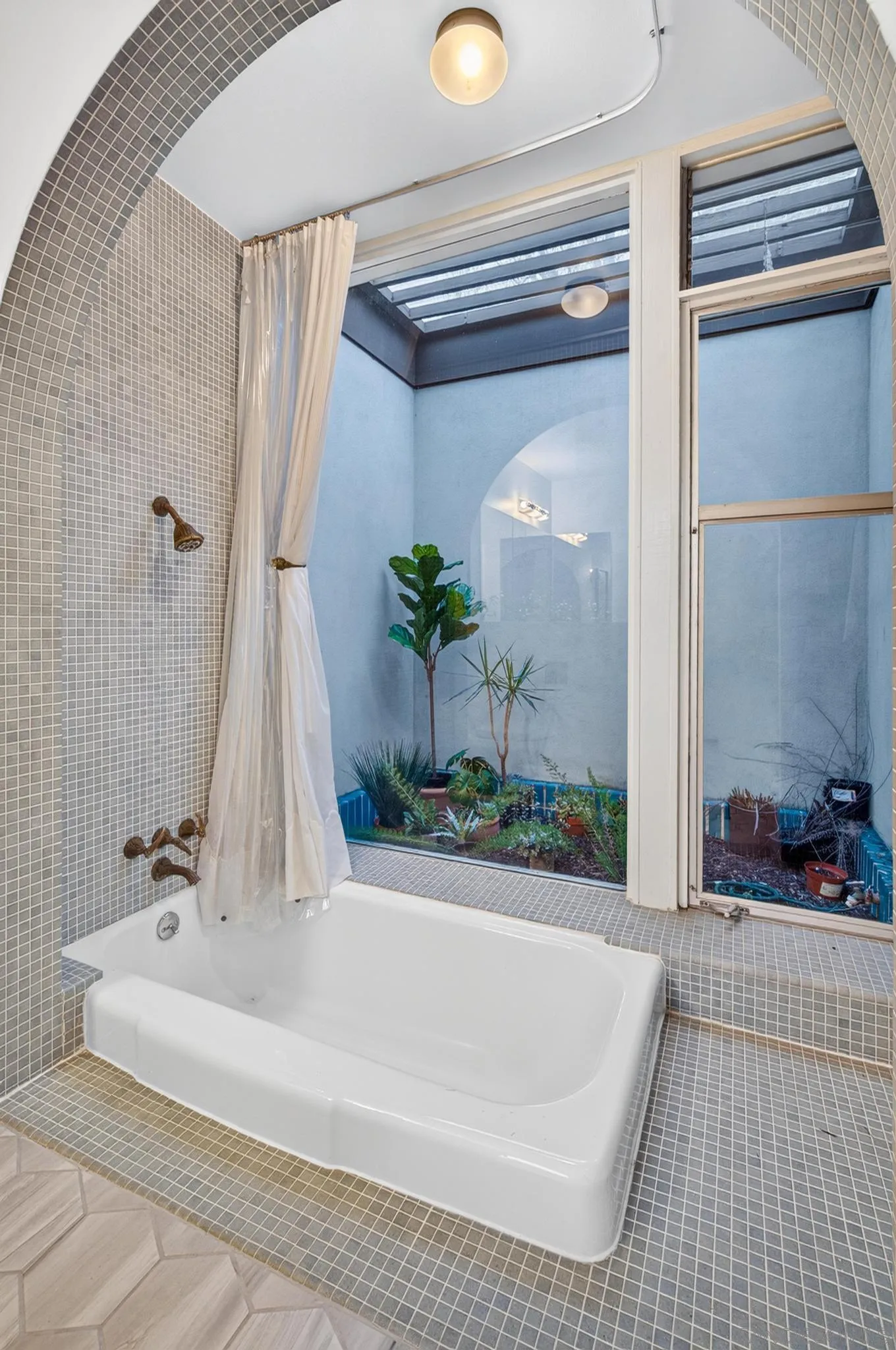 10076 Shadow, La Mesa, CA 91941