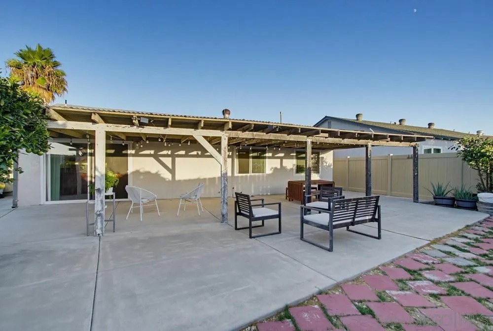 11342 Calle Dario, San Diego, CA 92126 11342 Calle Dario, San Diego, CA 92126