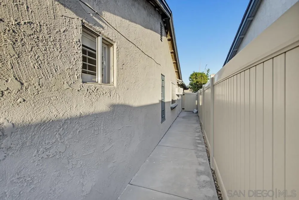 11342 Calle Dario, San Diego, CA 92126 11342 Calle Dario, San Diego, CA 92126
