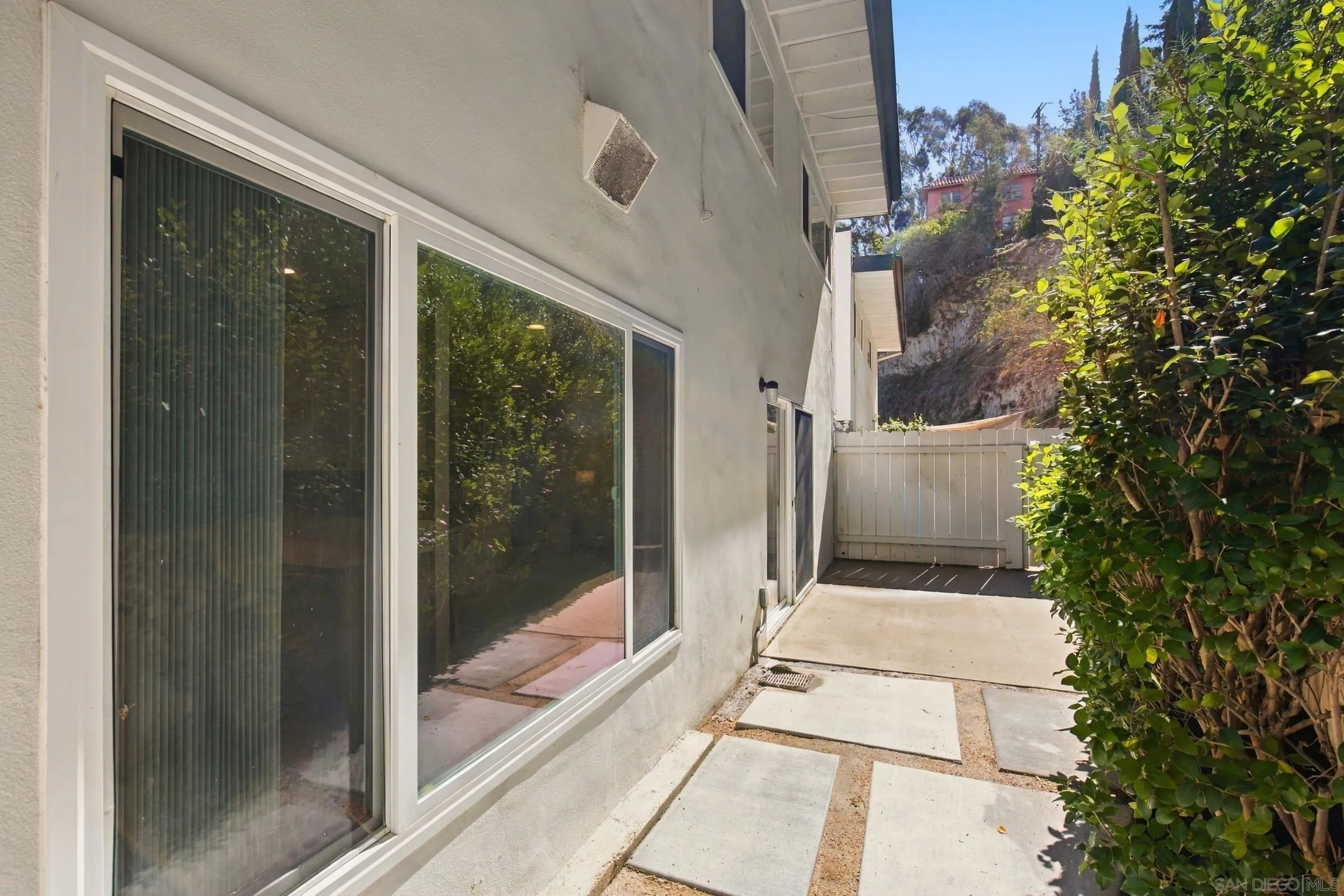 3782 Dove St, San Diego, CA 92103