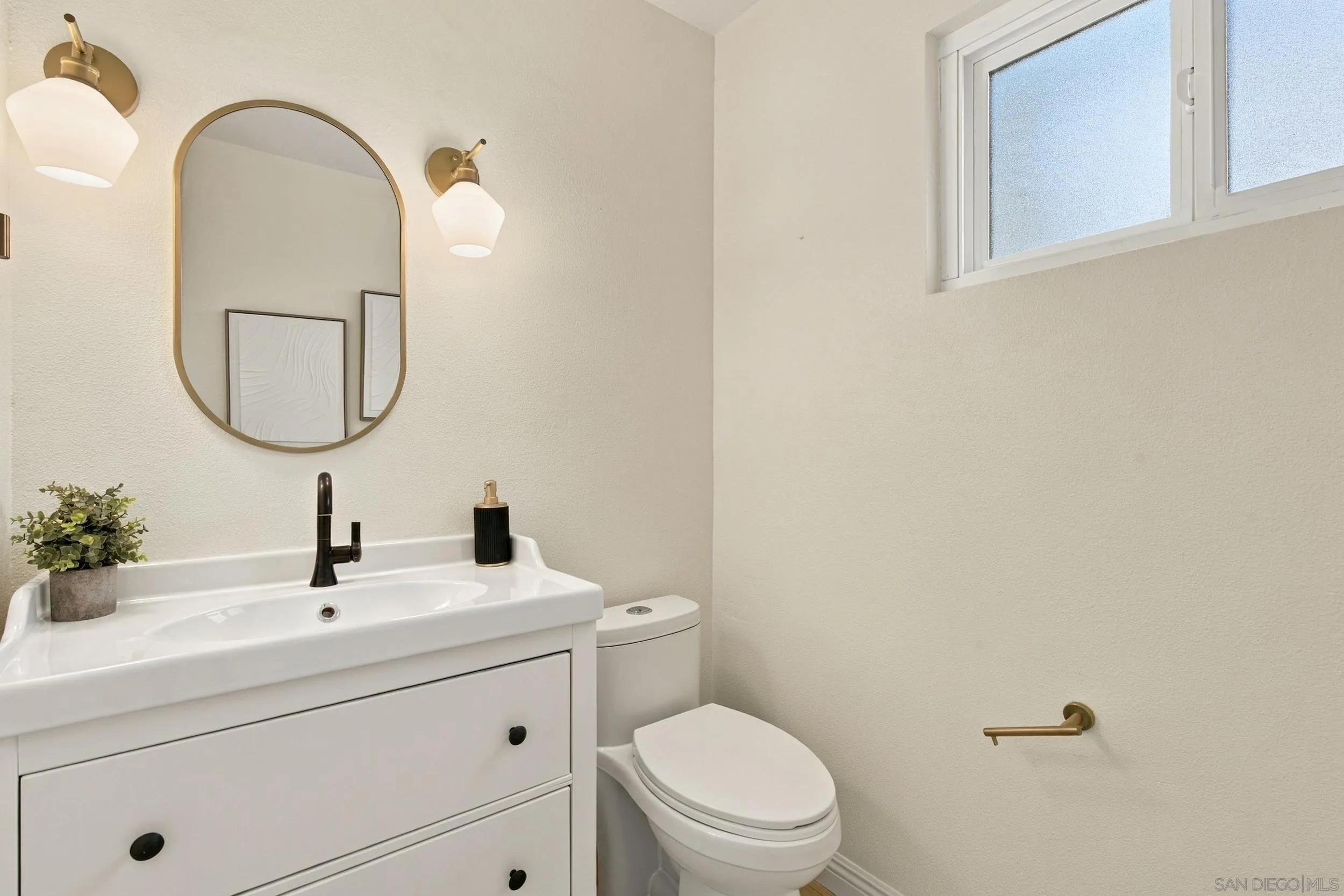 3782 Dove St, San Diego, CA 92103