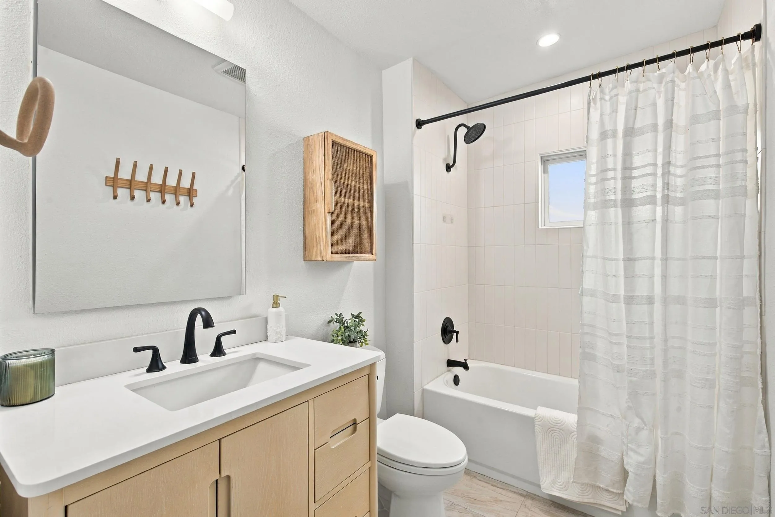 3782 Dove St, San Diego, CA 92103