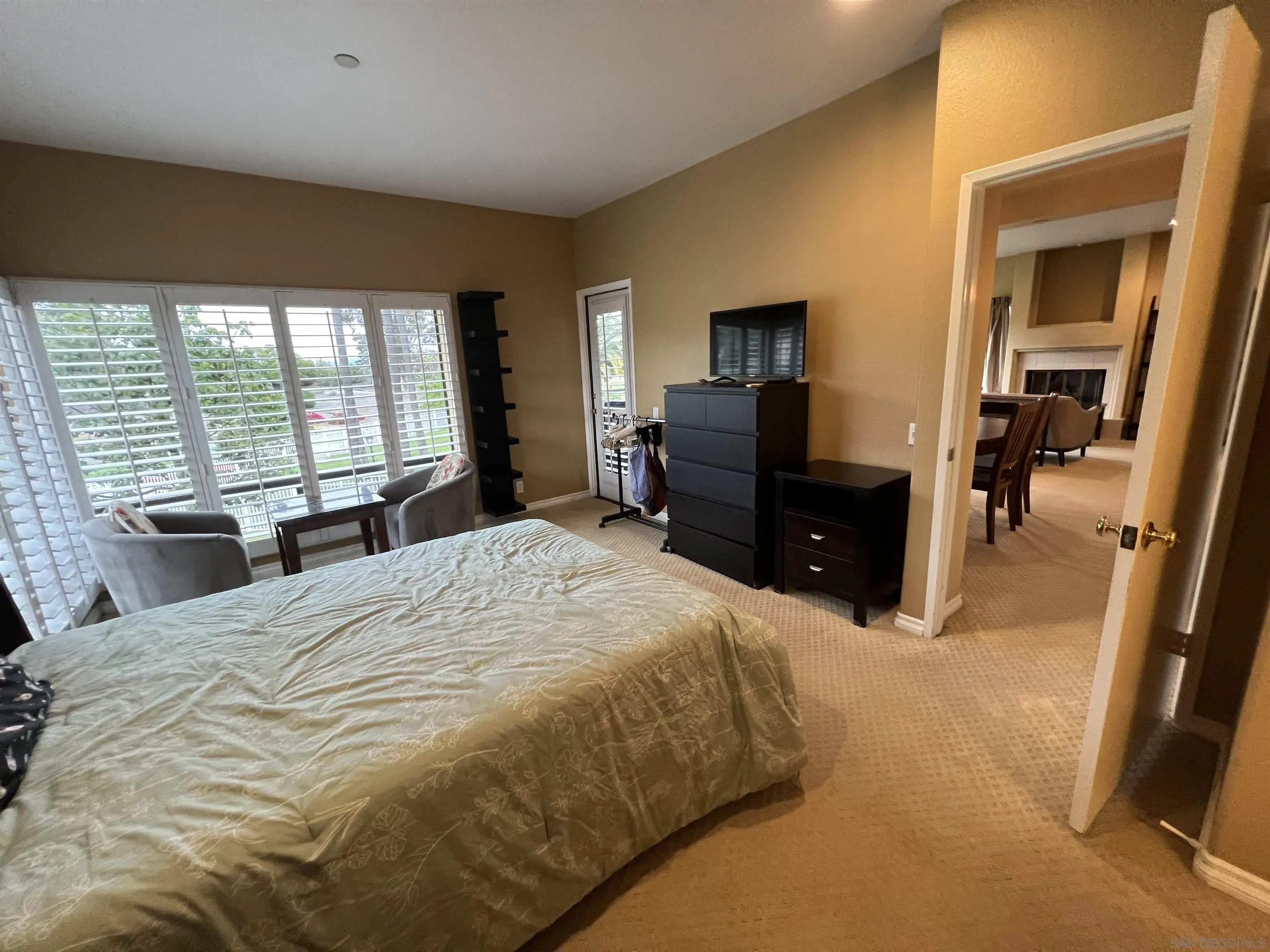 https://cdn.realtyfeed.com/cdn/127/260025658/0fbd1cabddf54ffb7ee3322d9801312c.webp