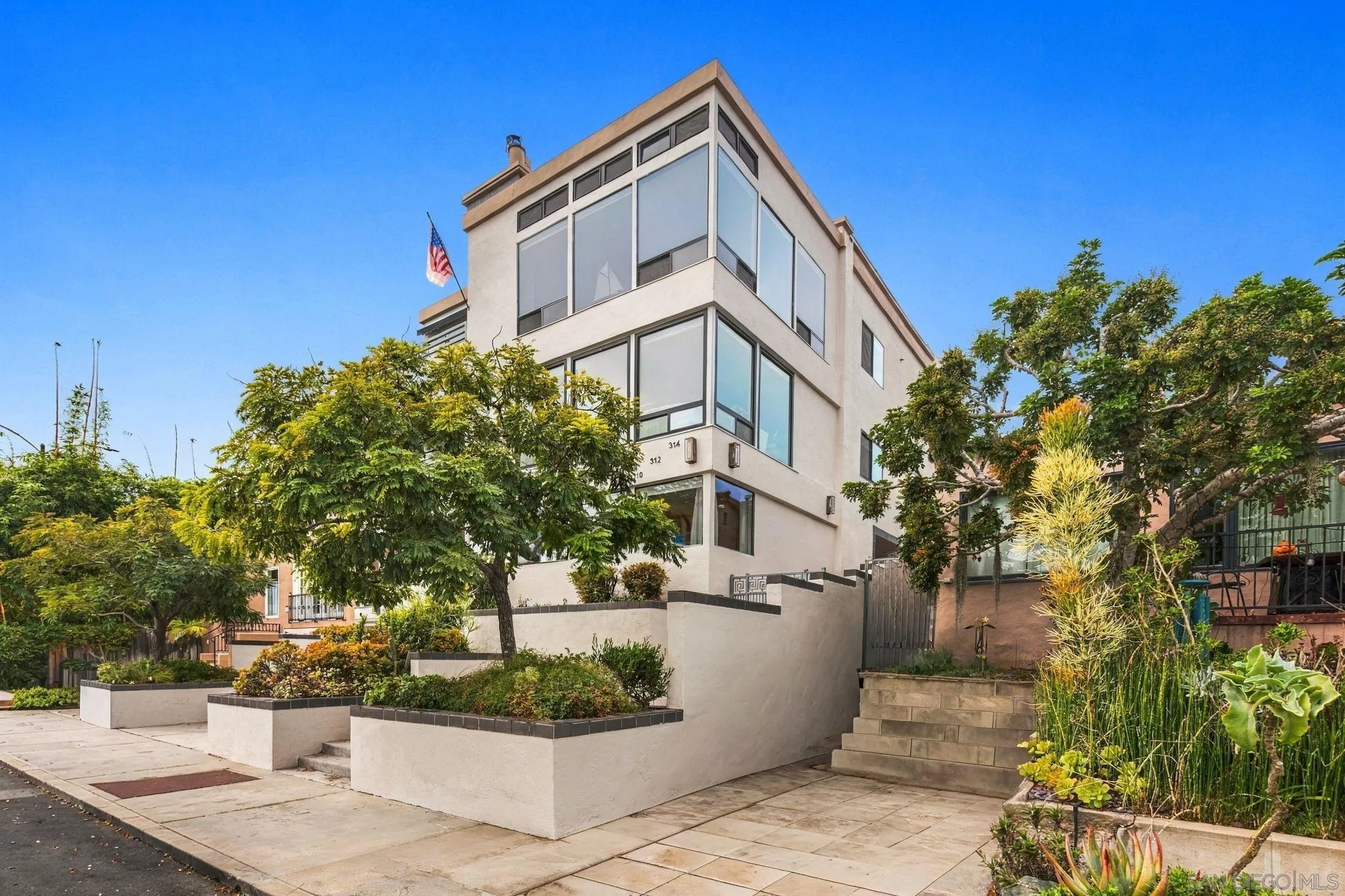 310 SAN ANTONIO AVENUE, San Diego, CA 92106 310 SAN ANTONIO AVENUE, San Diego, CA 92106