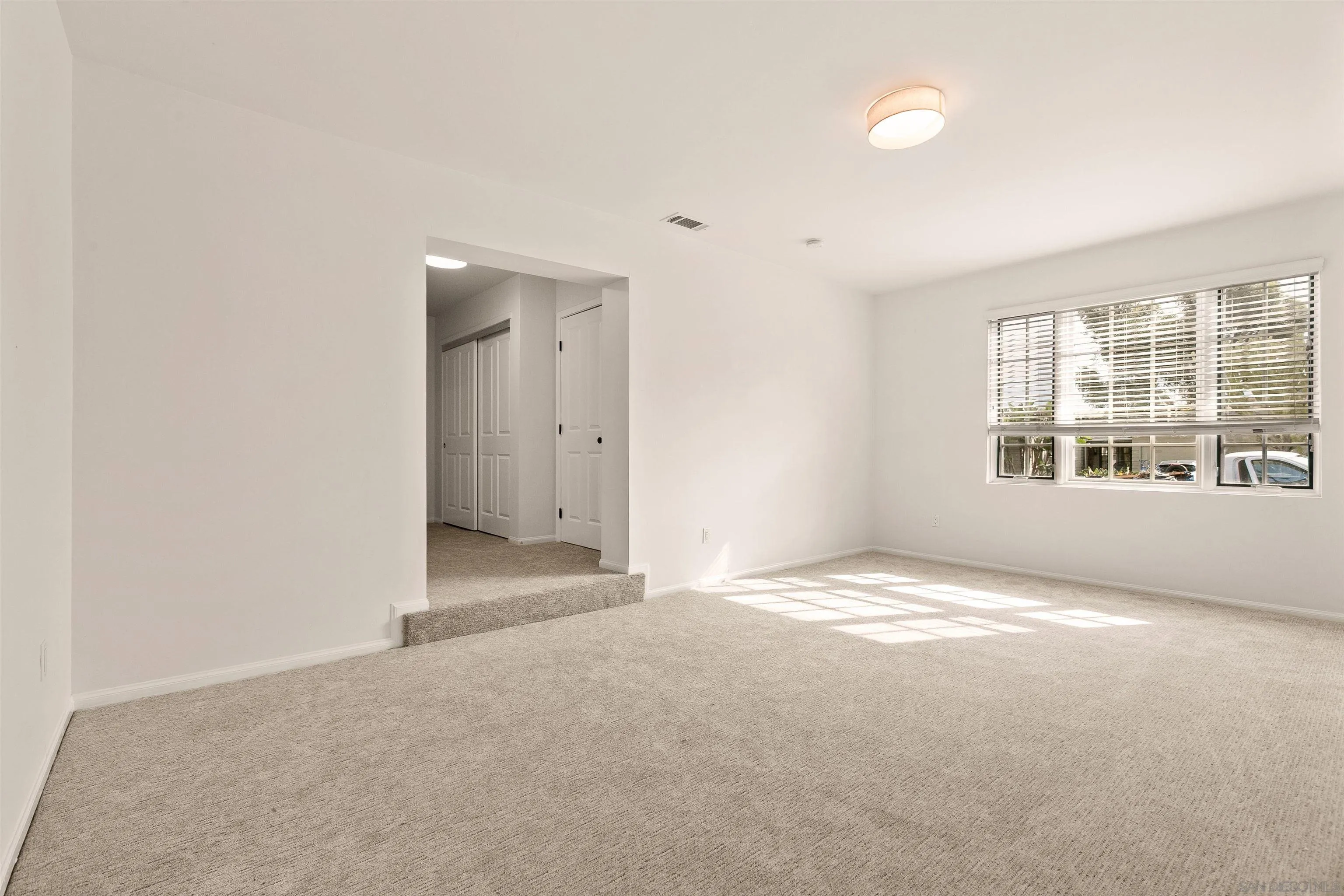 https://cdn.realtyfeed.com/cdn/127/260025665/014e47555840029f2f3bb043a3cf1774.webp