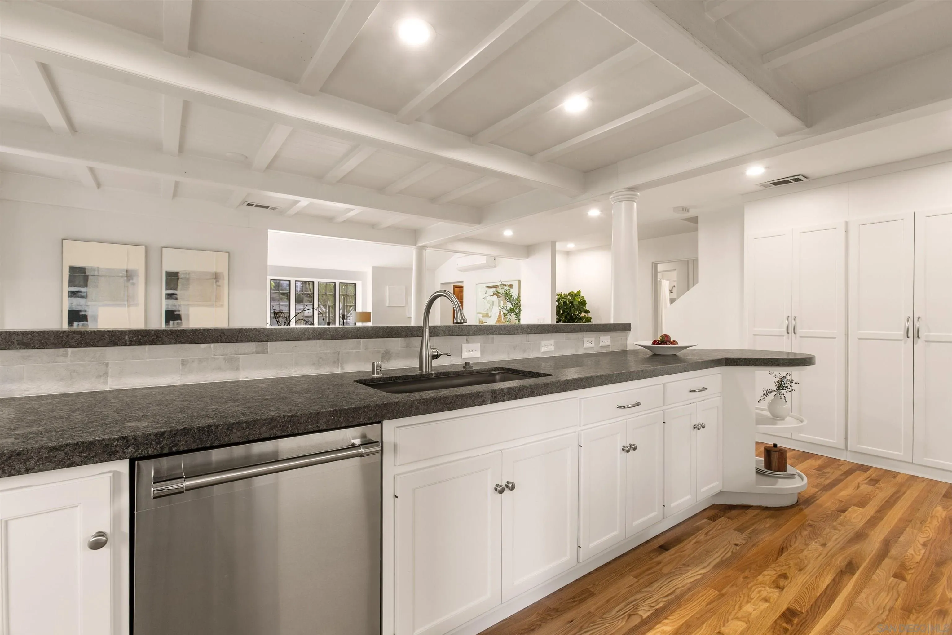 https://cdn.realtyfeed.com/cdn/127/260025665/2ad2ed7d21d25cebcc28f0a229aecc63.webp