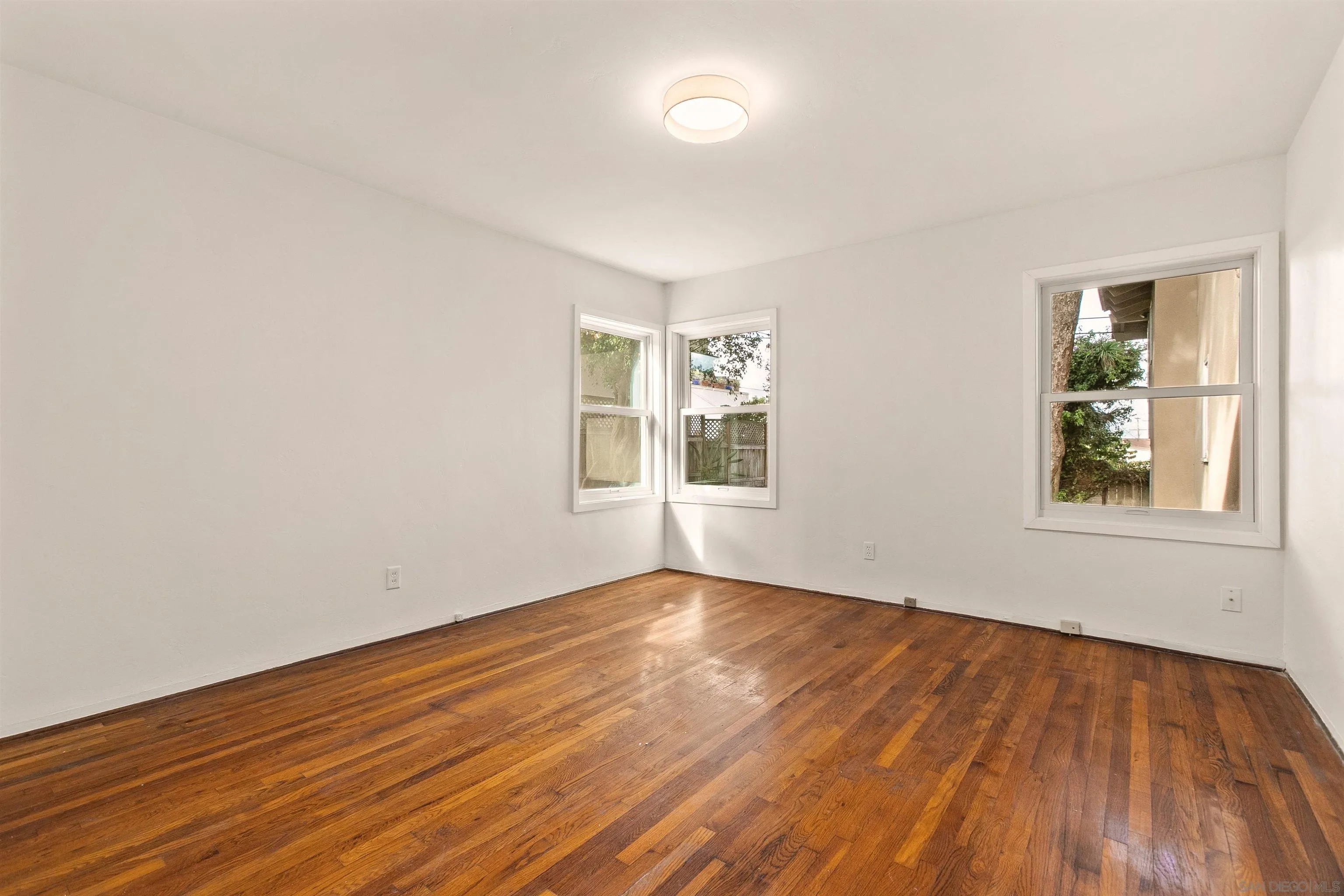 https://cdn.realtyfeed.com/cdn/127/260025665/3e0e0aa1b75f10ca25e9f1dbbbb4faa7.webp