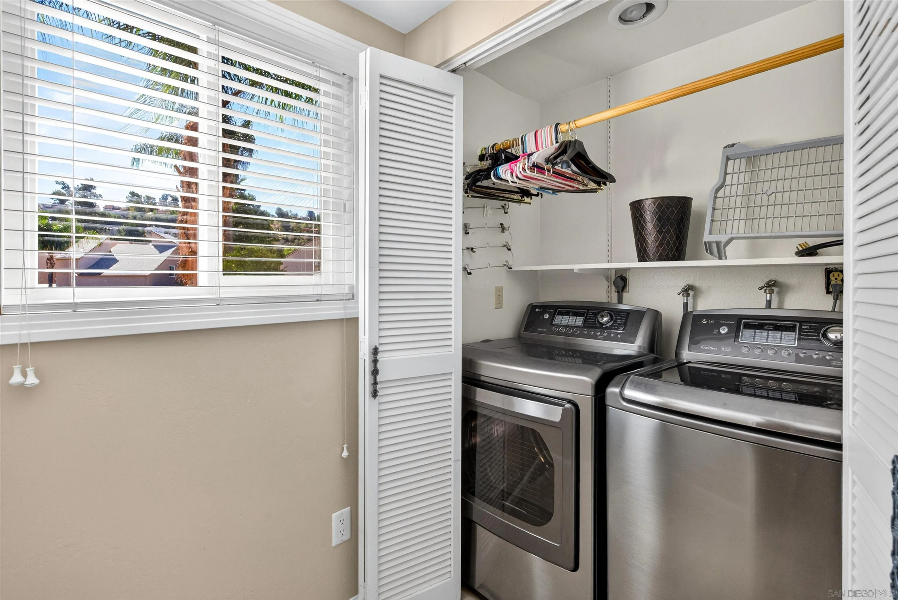 https://cdn.realtyfeed.com/cdn/127/260025670/4db025e5e43e31aa281f7edd78e197cf.webp