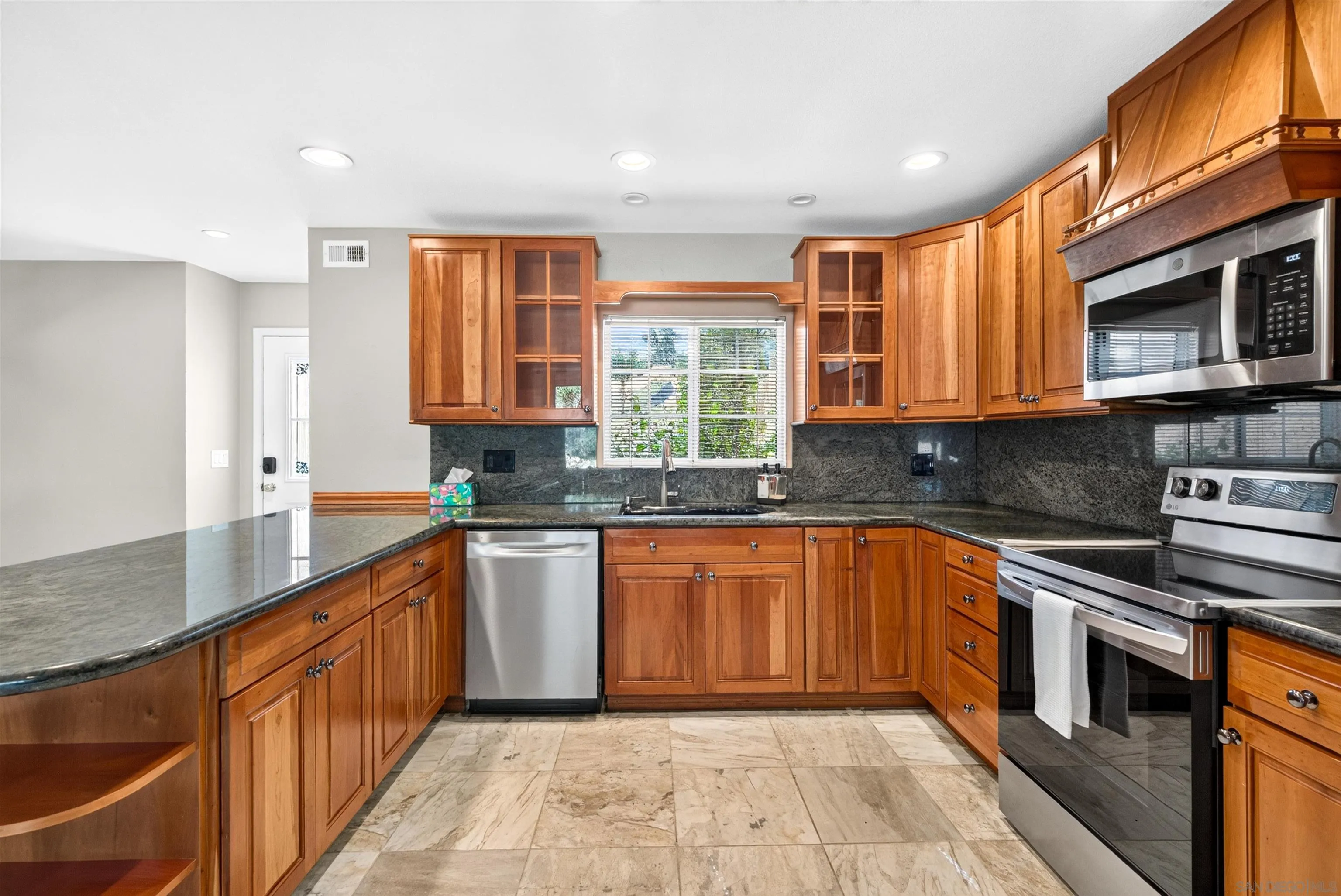 https://cdn.realtyfeed.com/cdn/127/260025670/c878a82ccbeb5b842ce3935f3224f6b1.webp