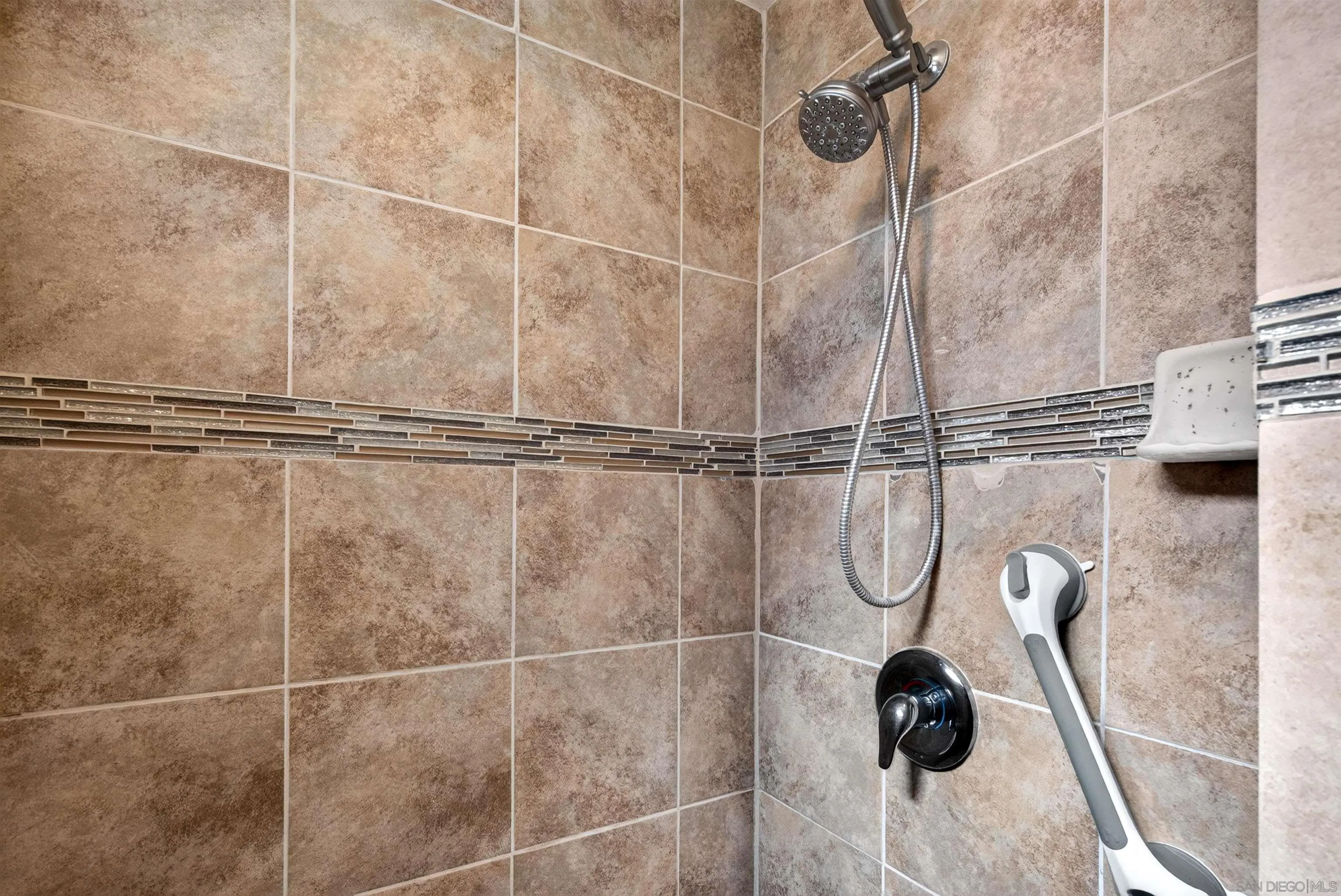 https://cdn.realtyfeed.com/cdn/127/260025670/c8fa19e7da806c13bbd2abade9f8d17f.webp