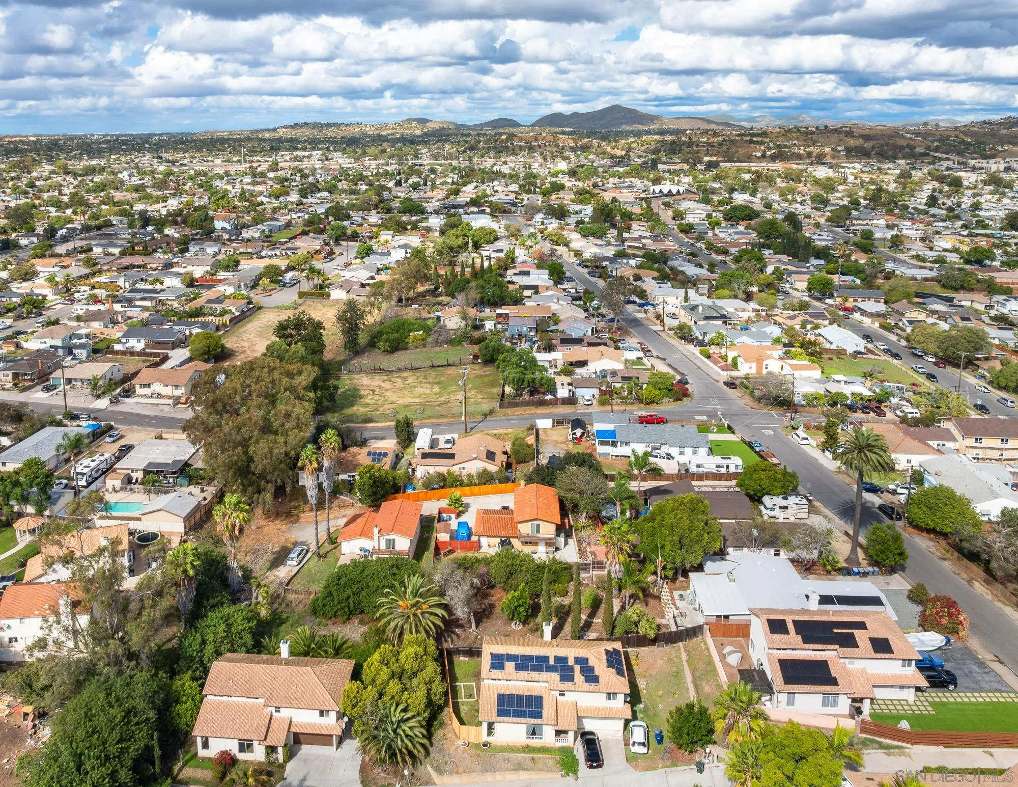 https://cdn.realtyfeed.com/cdn/127/260025678/55c46cff77a7fc06804f98336f58e177.webp